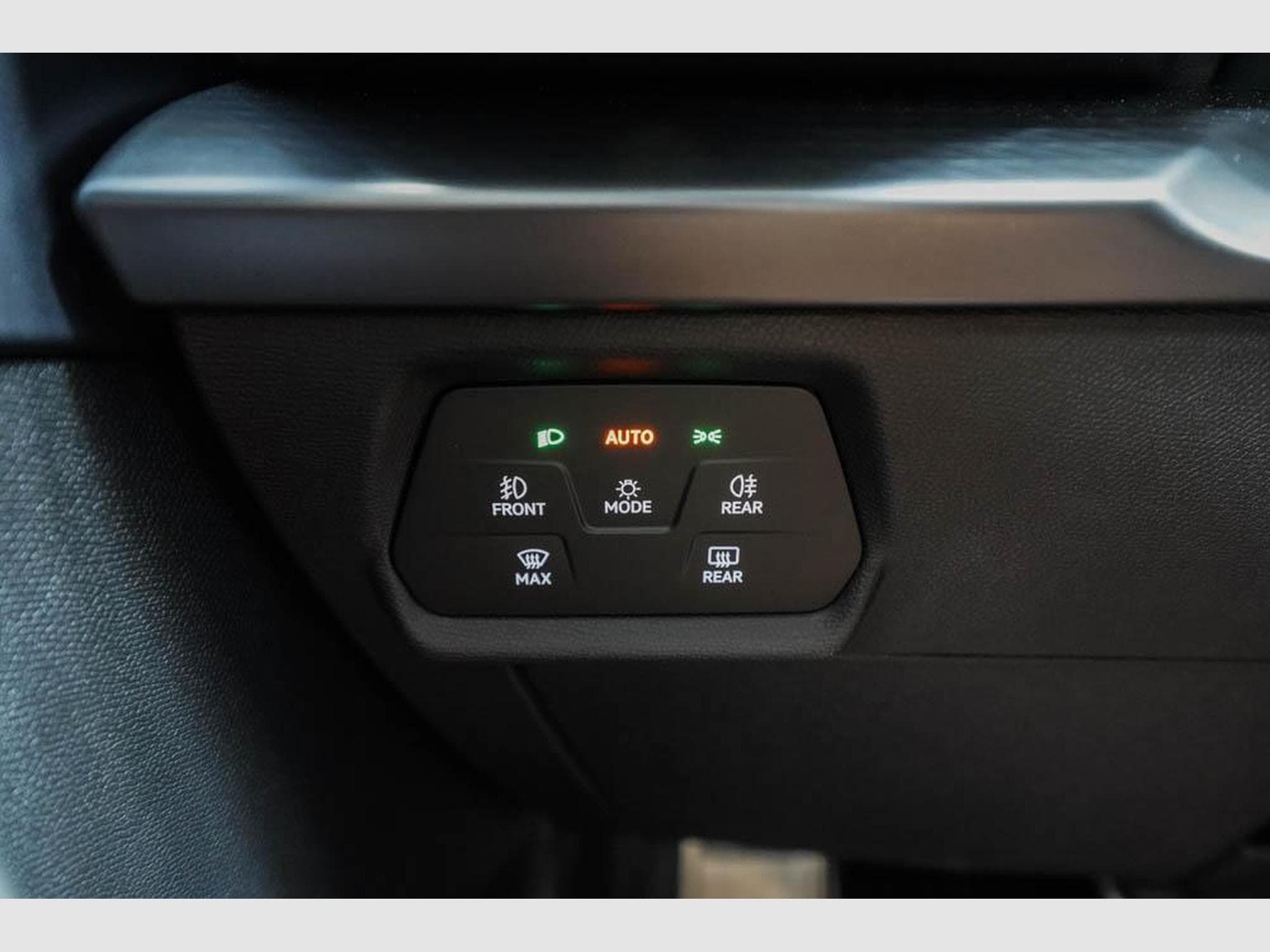 Cupra Formentor 1,5 eTSI DSG (2026) - Photo 11