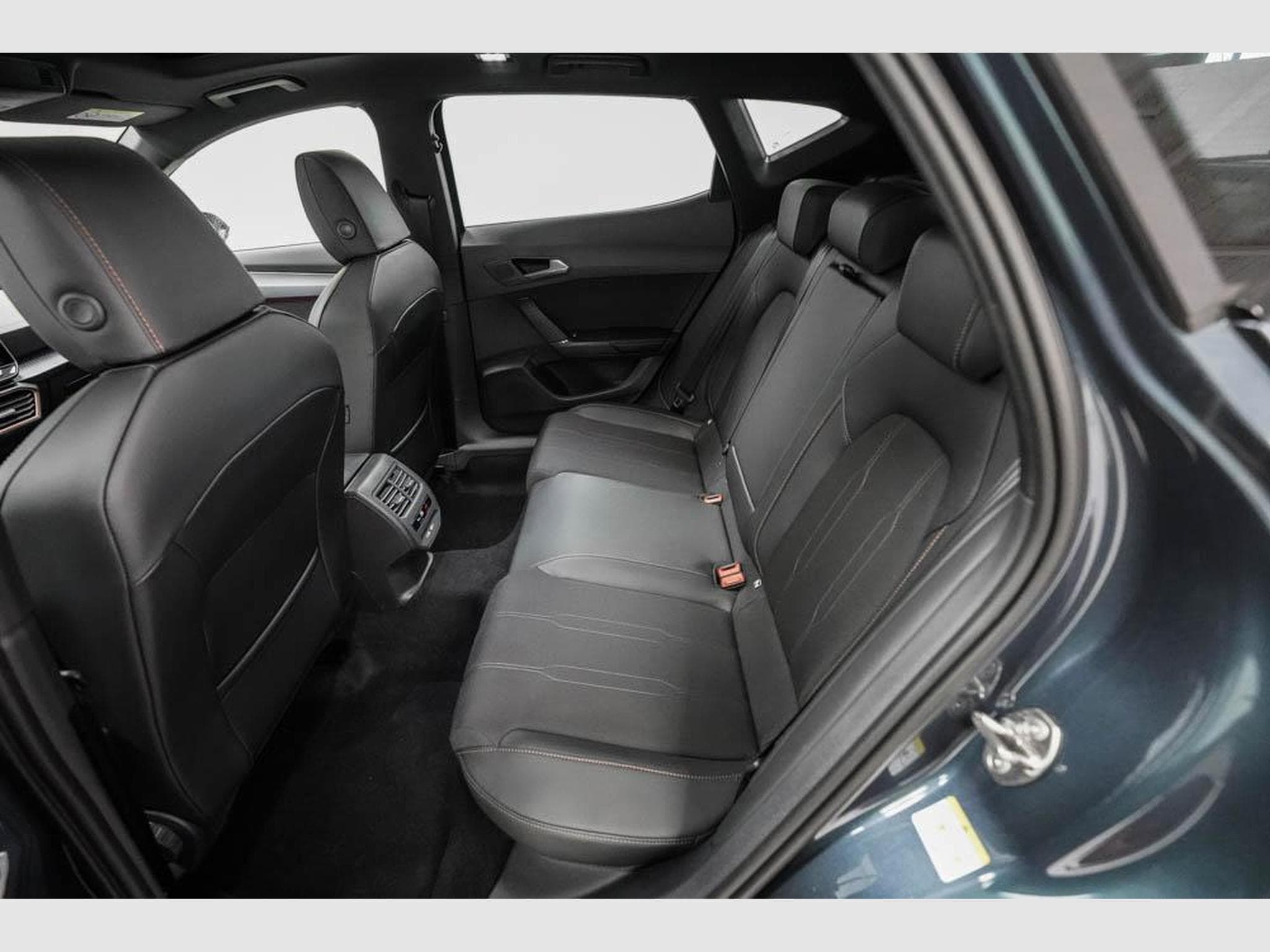 Cupra Formentor 1,5 eTSI DSG (2026) - Photo 16