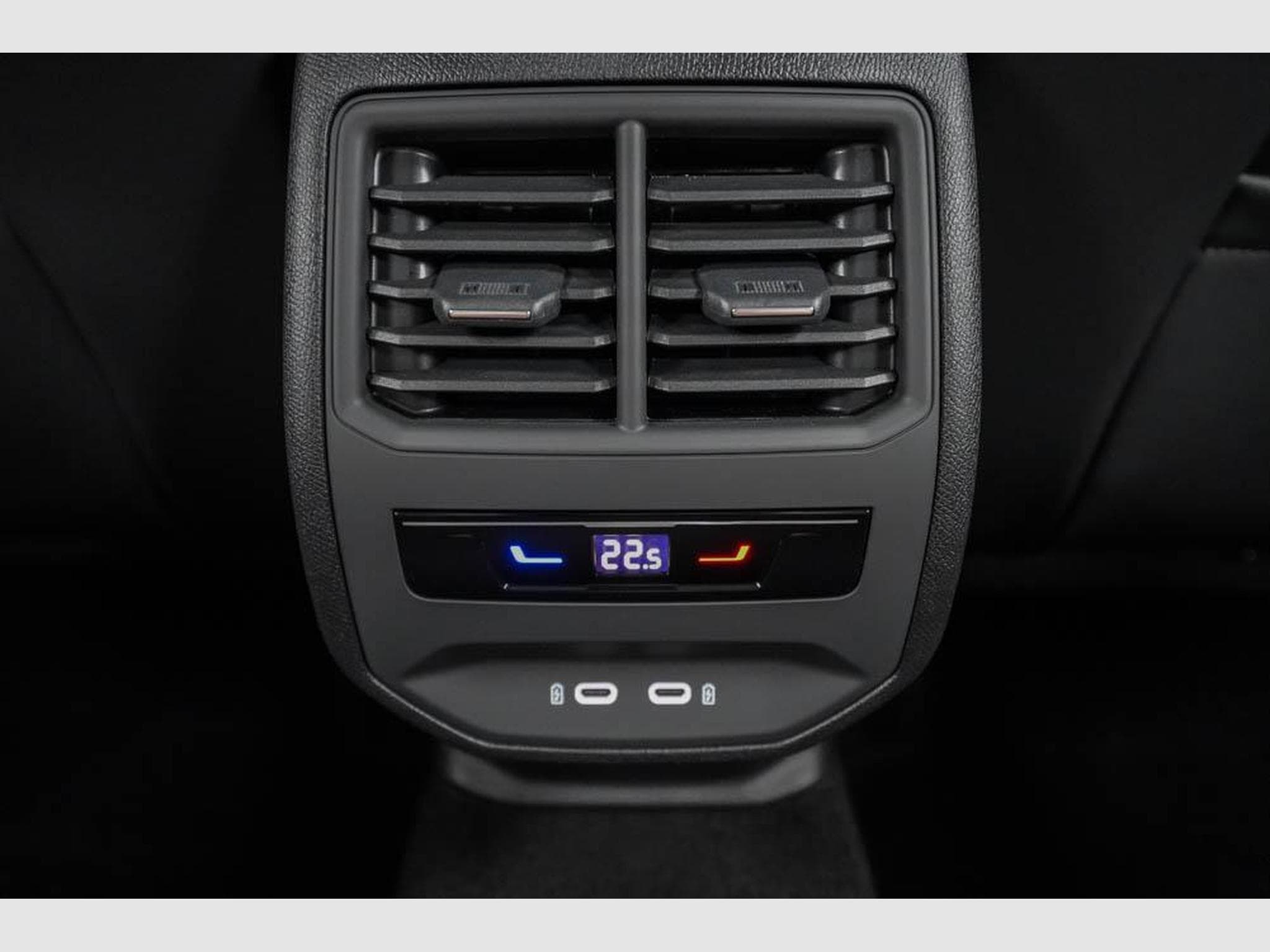 Cupra Formentor 1,5 eTSI DSG (2026) - Photo 17