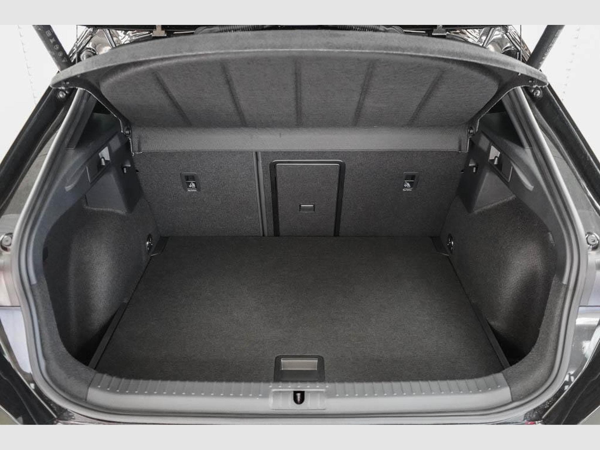 Cupra Formentor 1,5 eTSI DSG (2026) - Photo 18