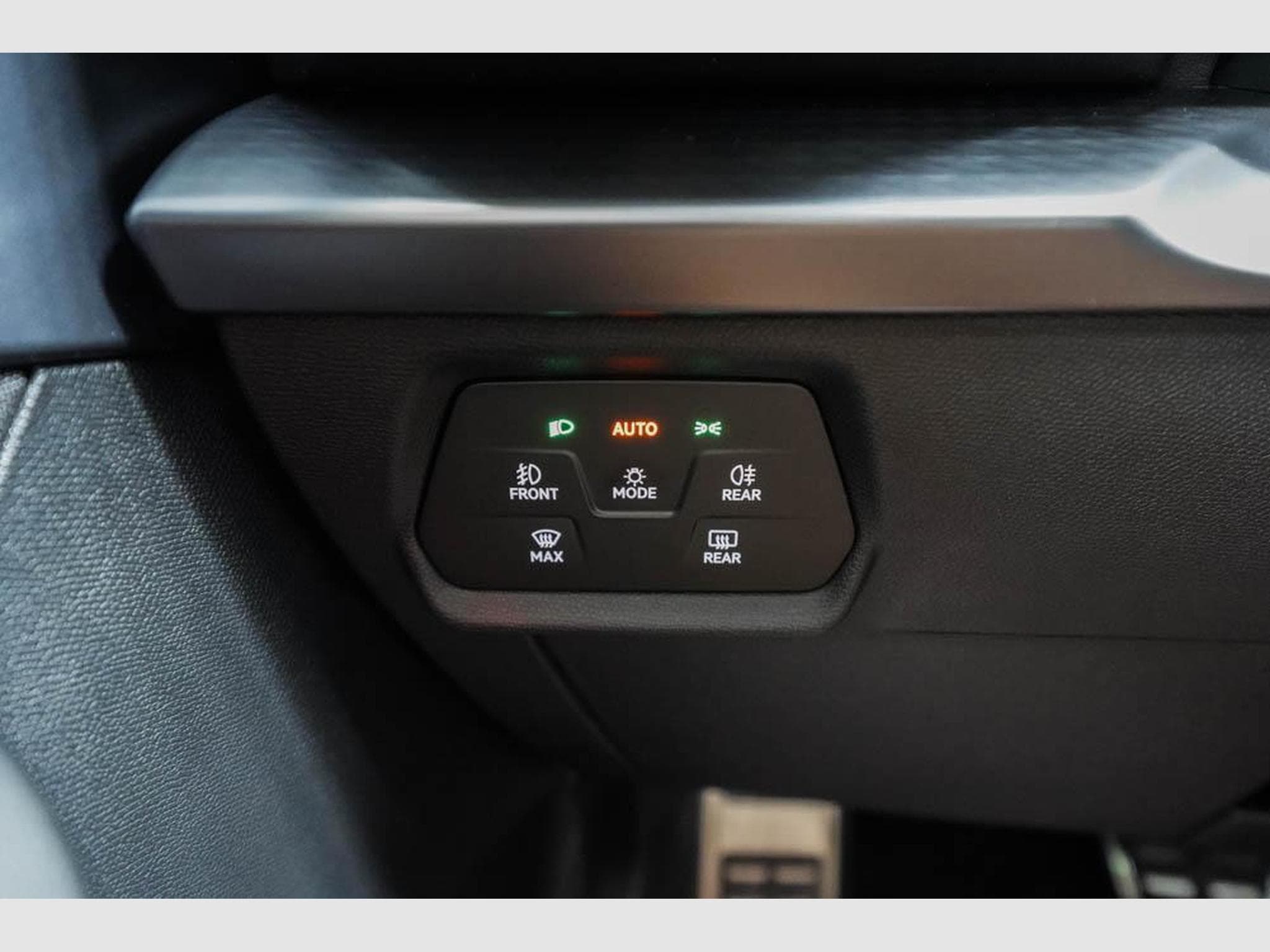 Cupra Formentor 1,5 eTSI DSG (2026) - Photo 11