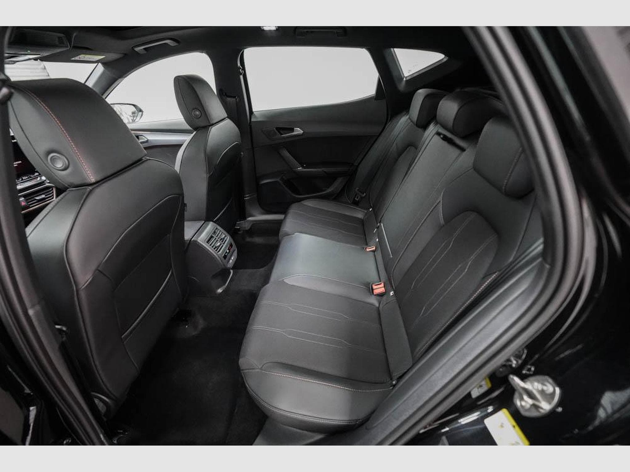 Cupra Formentor 1,5 eTSI DSG (2026) - Photo 16