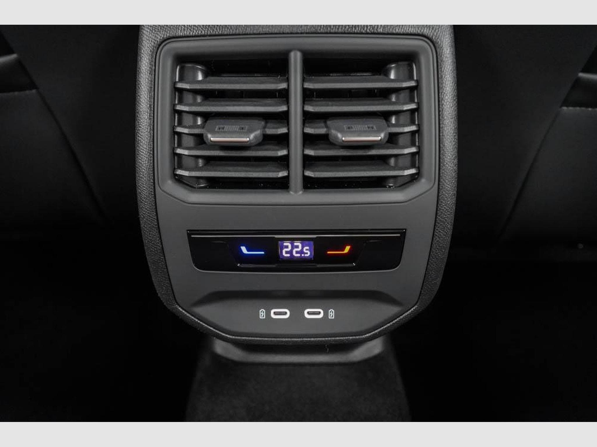 Cupra Formentor 1,5 eTSI DSG (2026) - Photo 17