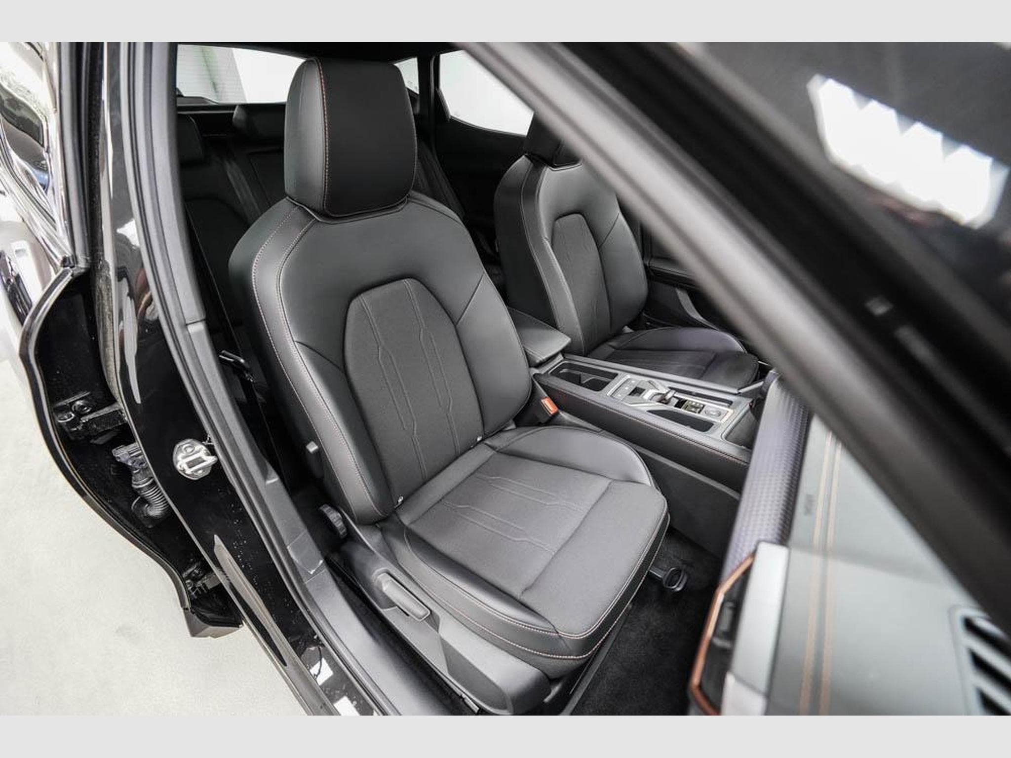 Cupra Formentor 1,5 eTSI DSG (2026) - Photo 21