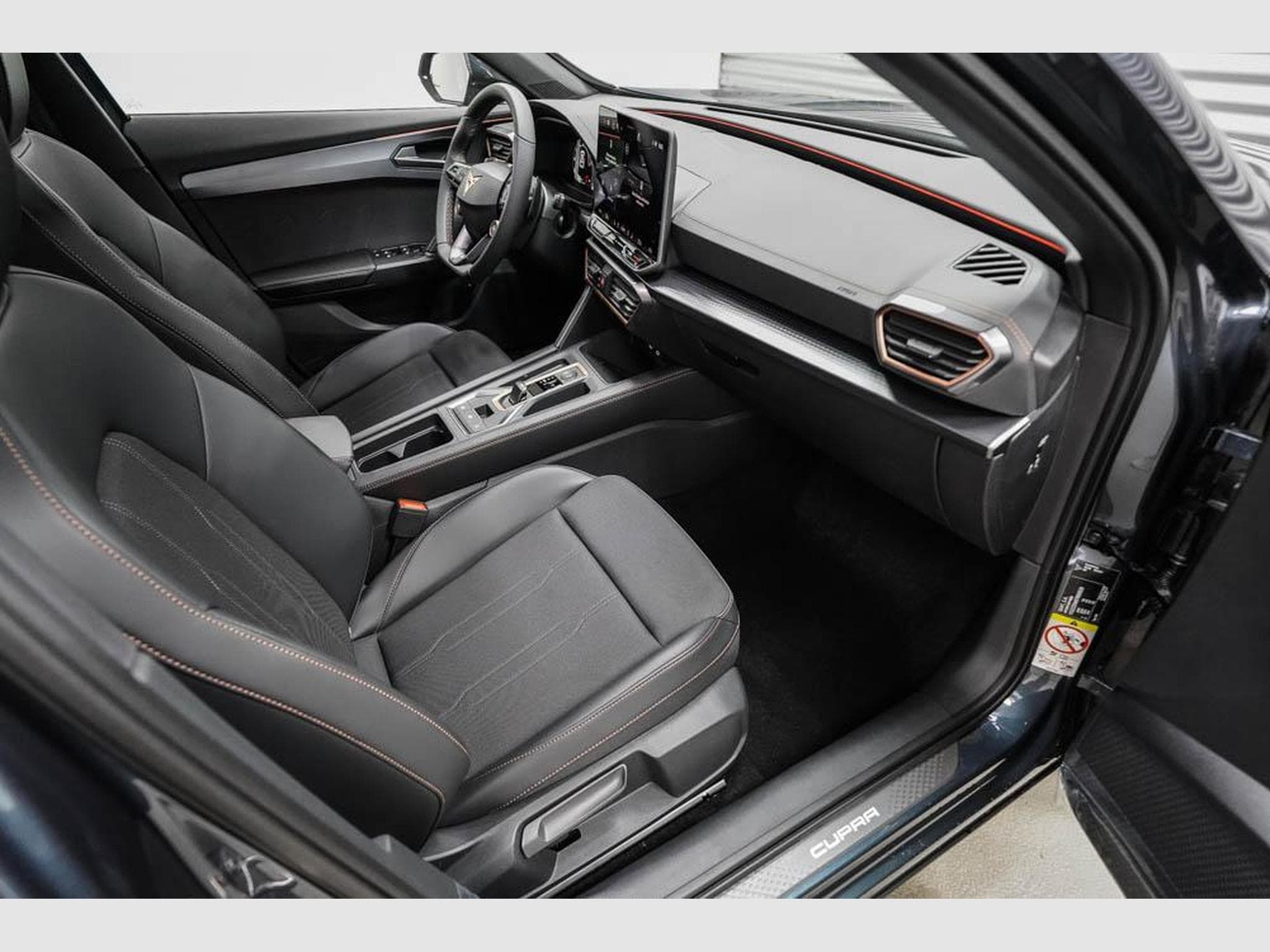 Cupra Formentor 1,5 eTSI DSG (2026) - Photo 20
