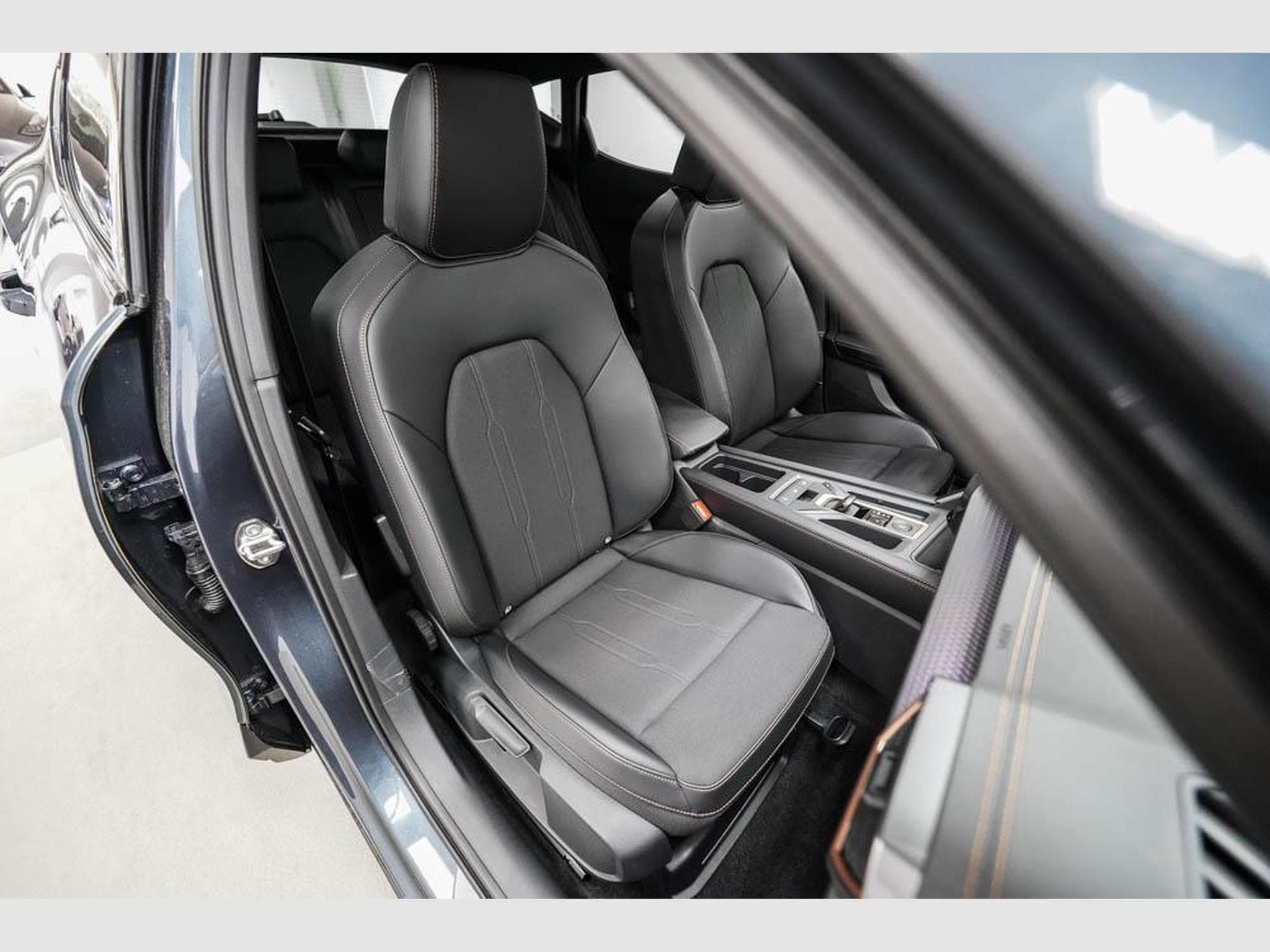 Cupra Formentor 1,5 eTSI DSG (2026) - Photo 21