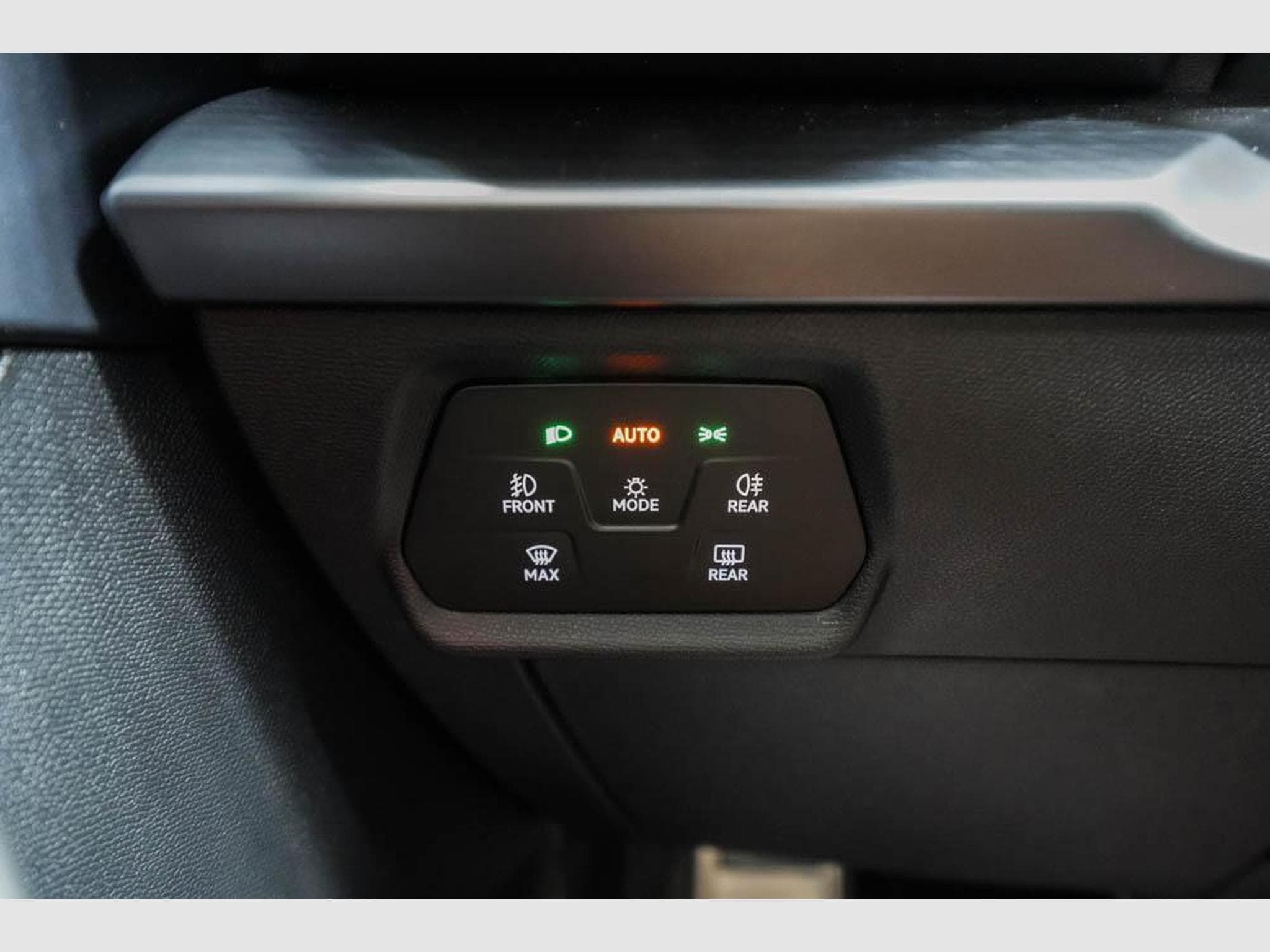 Cupra Formentor 1,5 eTSI DSG (2026) - Photo 11