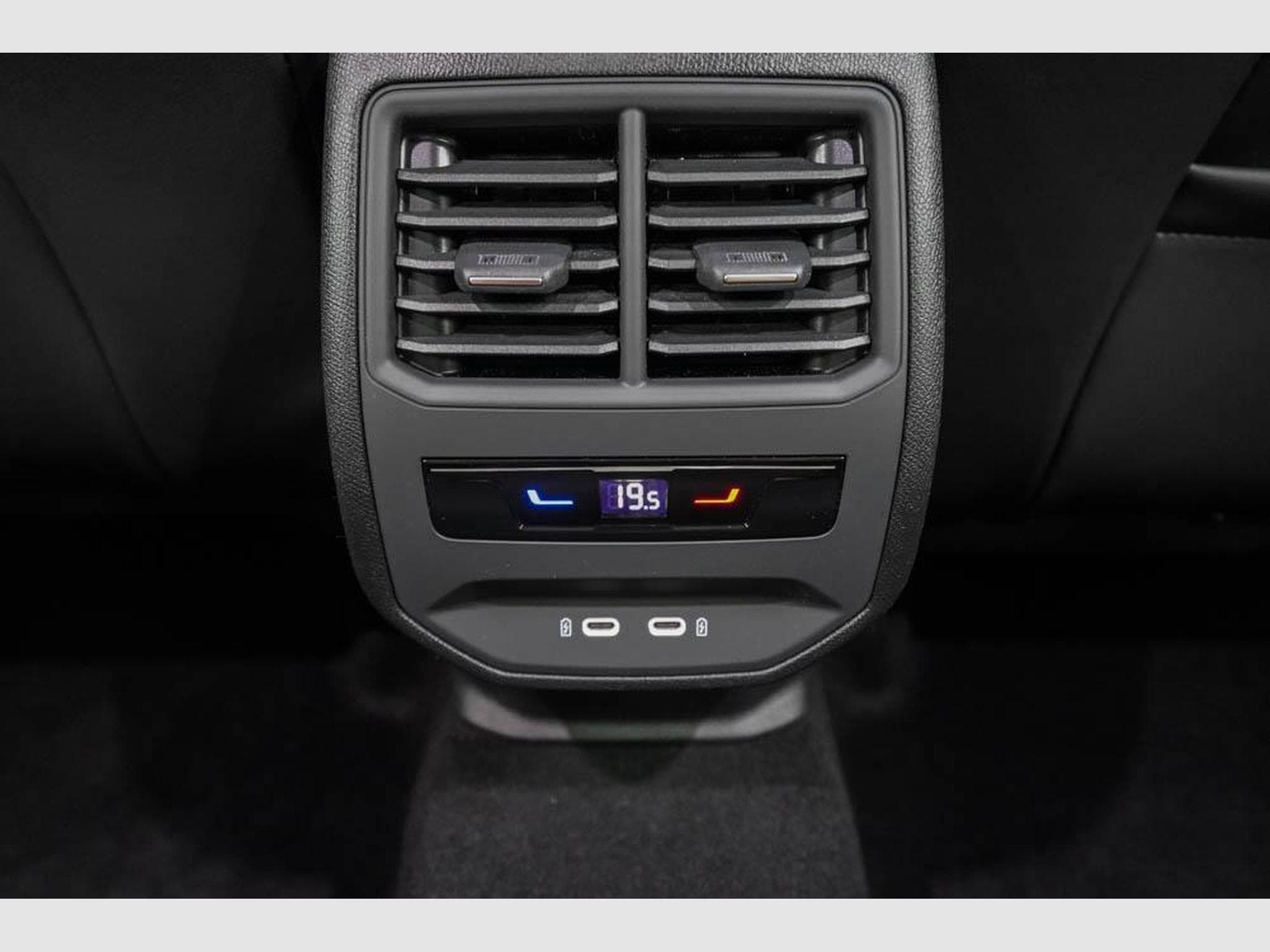 Cupra Formentor 1,5 eTSI DSG (2026) - Photo 17