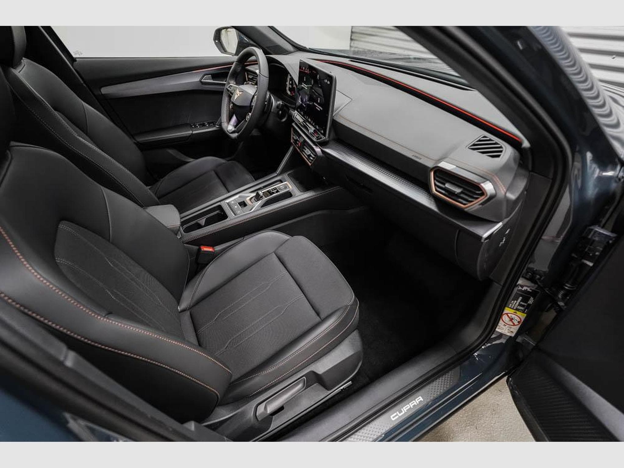 Cupra Formentor 1,5 eTSI DSG (2026) - Photo 20