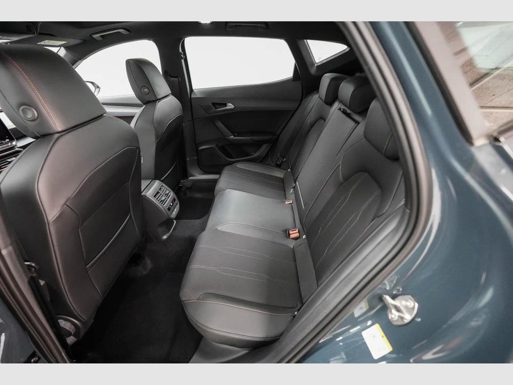 Cupra Formentor 1,5 eTSI DSG (2026) - Photo 16
