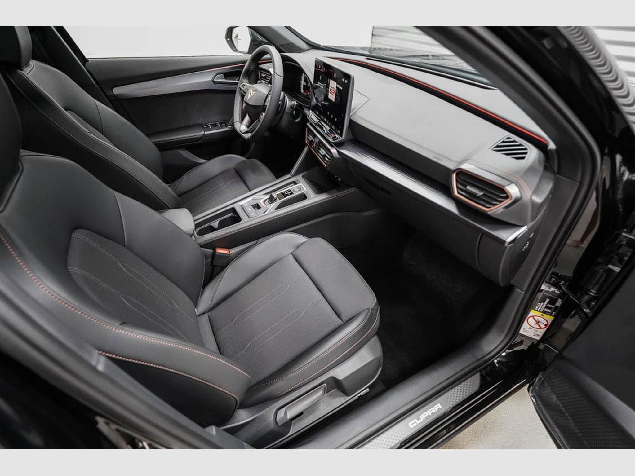 Cupra Formentor 2,0 TSI DSG (2026) - Photo 21