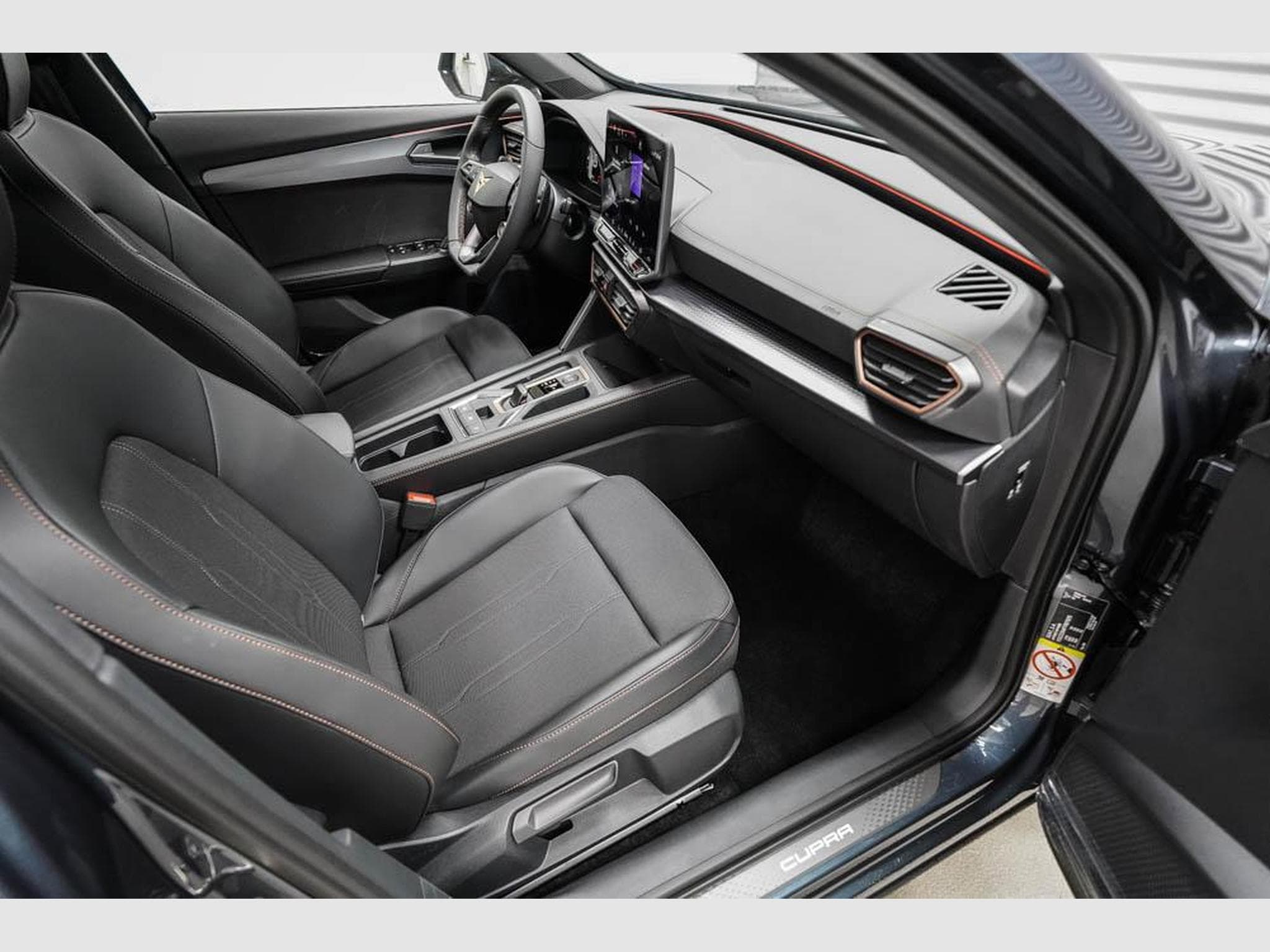 Cupra Formentor 2,0 TSI DSG (2026) - Photo 21