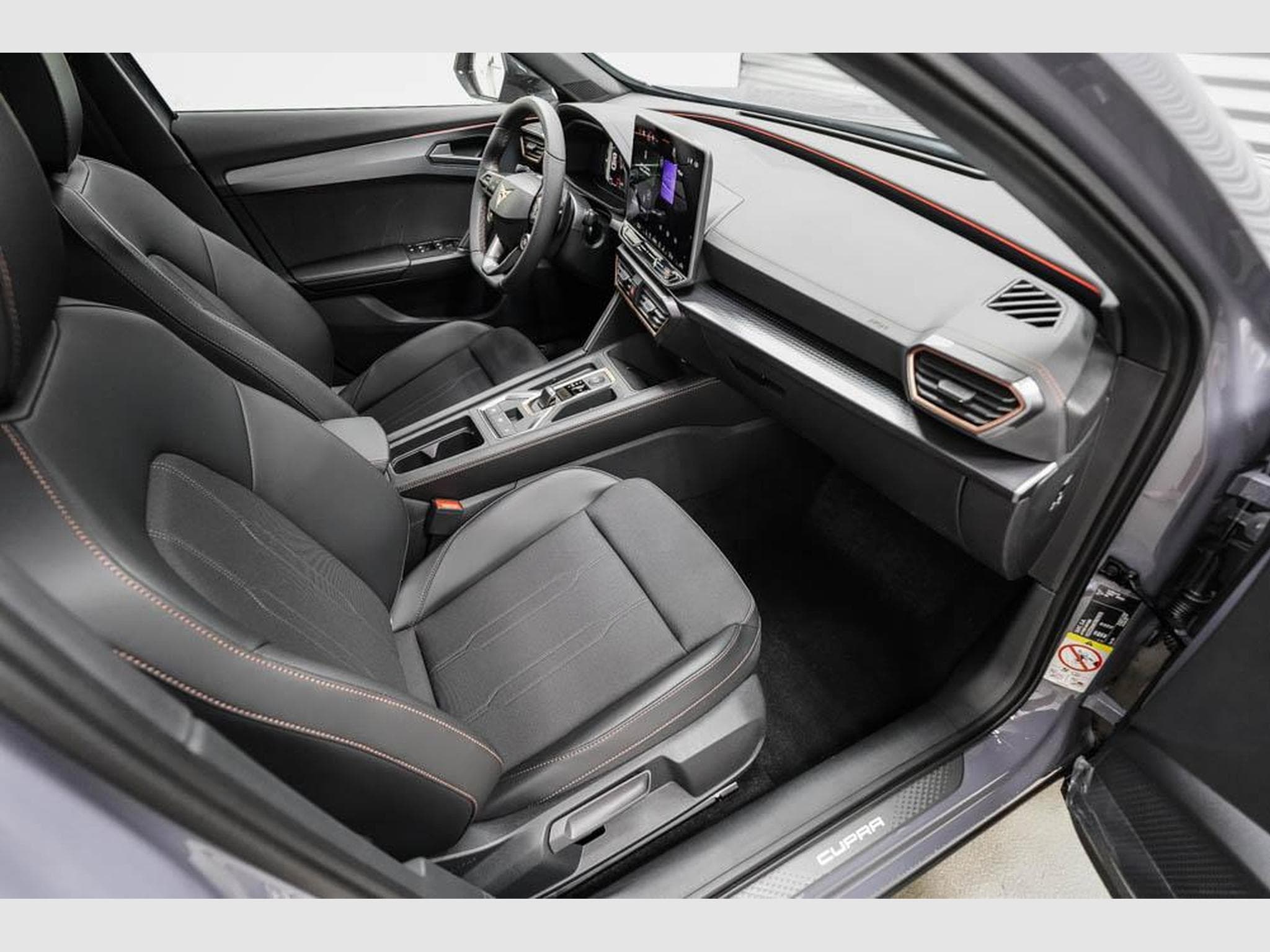 Cupra Formentor 2,0 TSI DSG (2026) - Photo 21