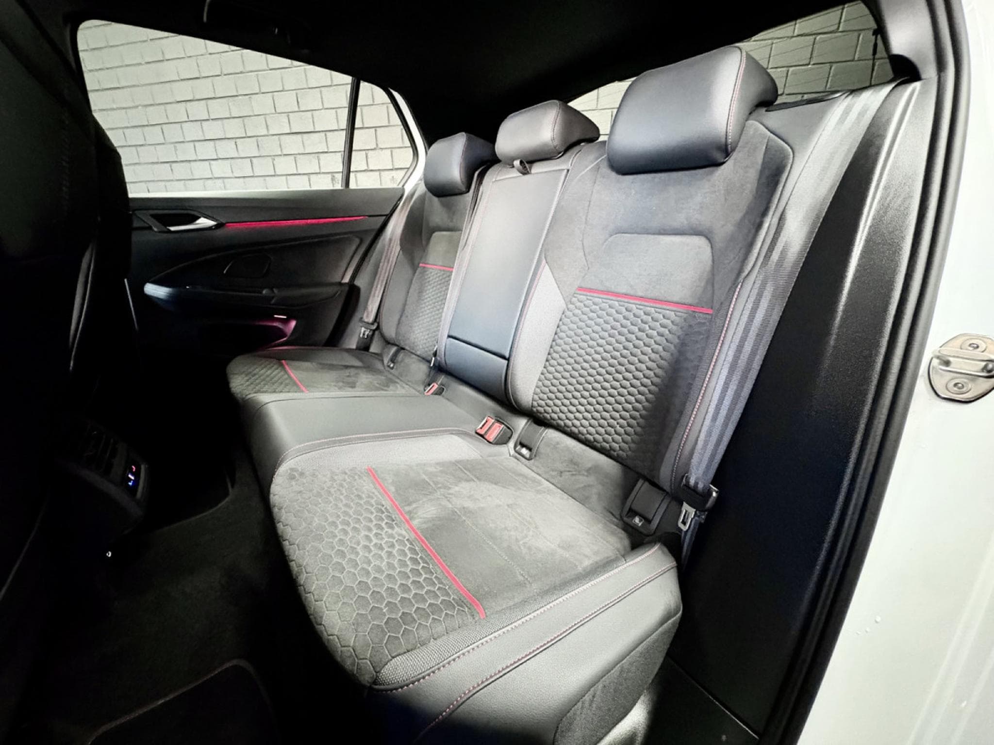 VW Golf GTI Clubsport 2.0 TSI 300CV DSG7 *PANO* MATRIX * HARMAN * CA (2024) - Photo 20
