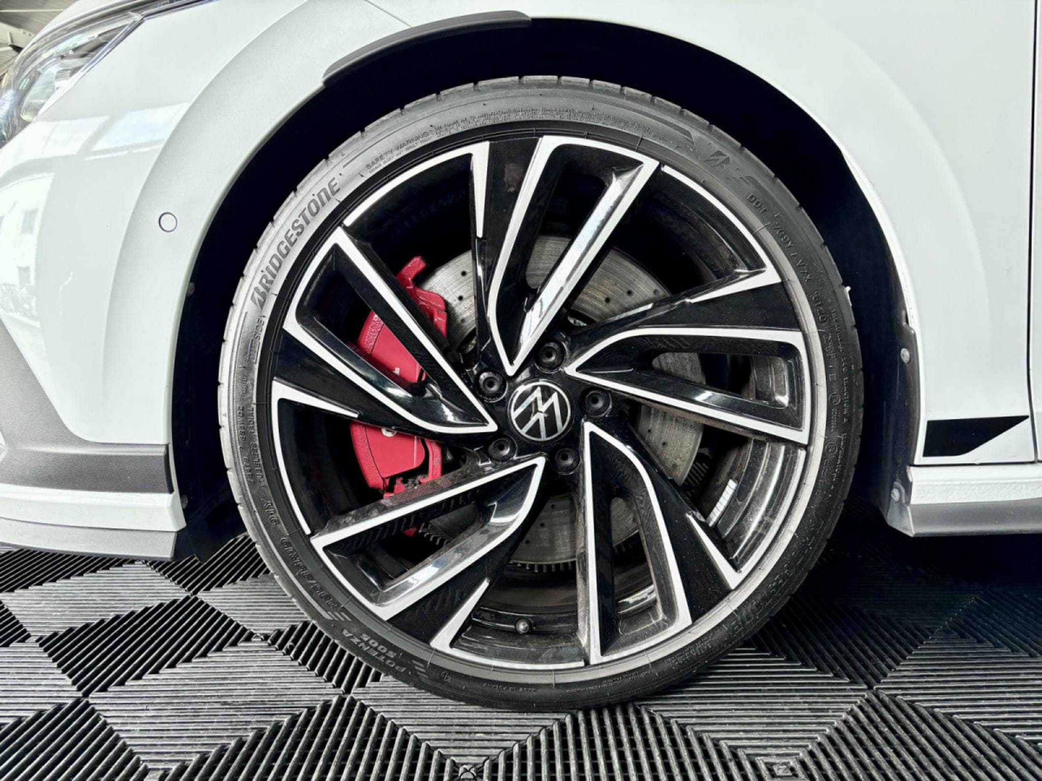 VW Golf GTI Clubsport 2.0 TSI 300CV DSG7 *PANO* MATRIX * HARMAN * CA (2024) - Photo 22