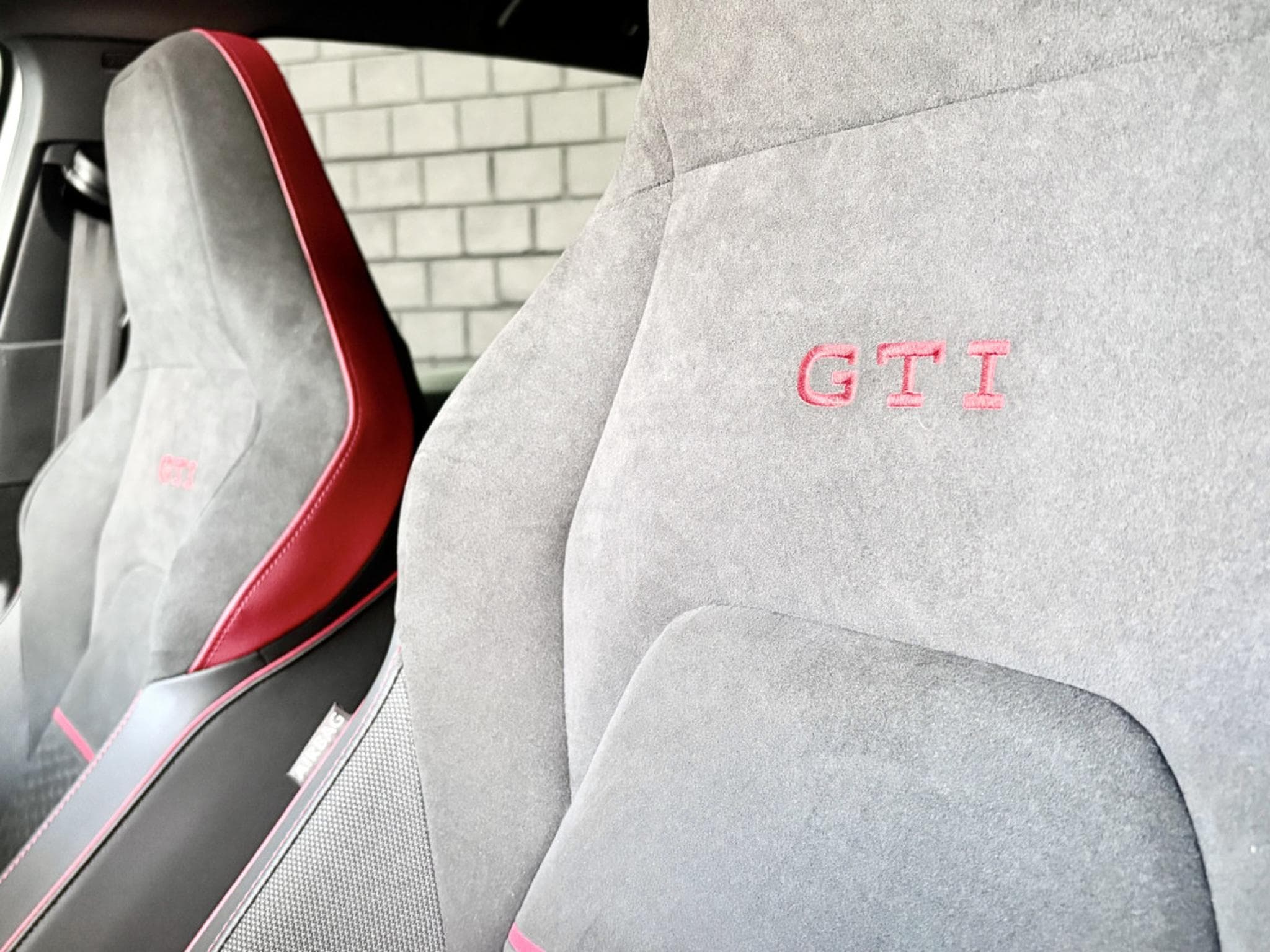 VW Golf GTI Clubsport 2.0 TSI 300CV DSG7 *PANO* MATRIX * HARMAN * CA (2024) - Photo 8