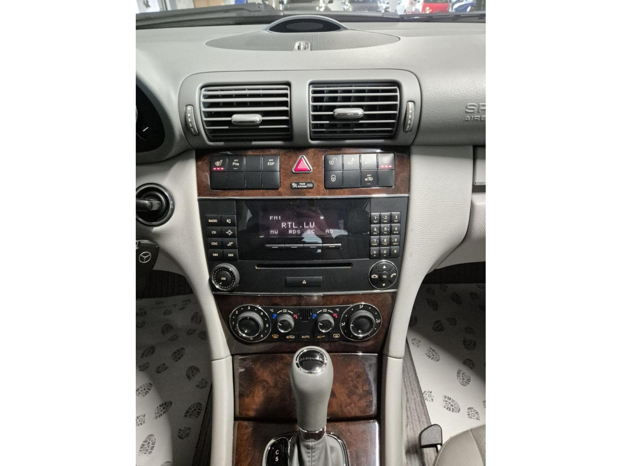 Mercedes C 240 V6 AUTO CUIR 1 HAND new Model (2005) - Foto 18