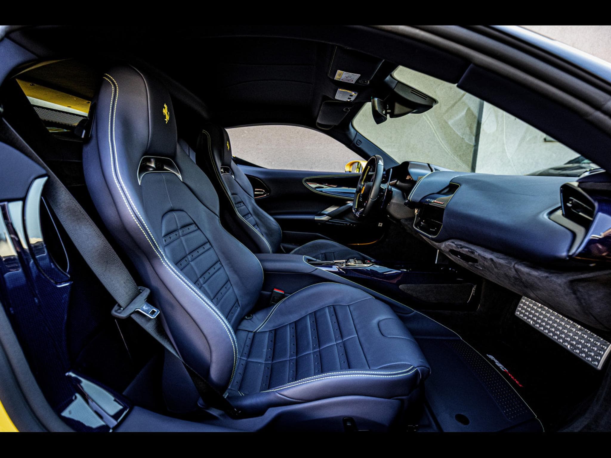 Ferrari SF90 STRADALE GIALLO 3 STRATO CARBONE BLEU (2022) - Photo 13