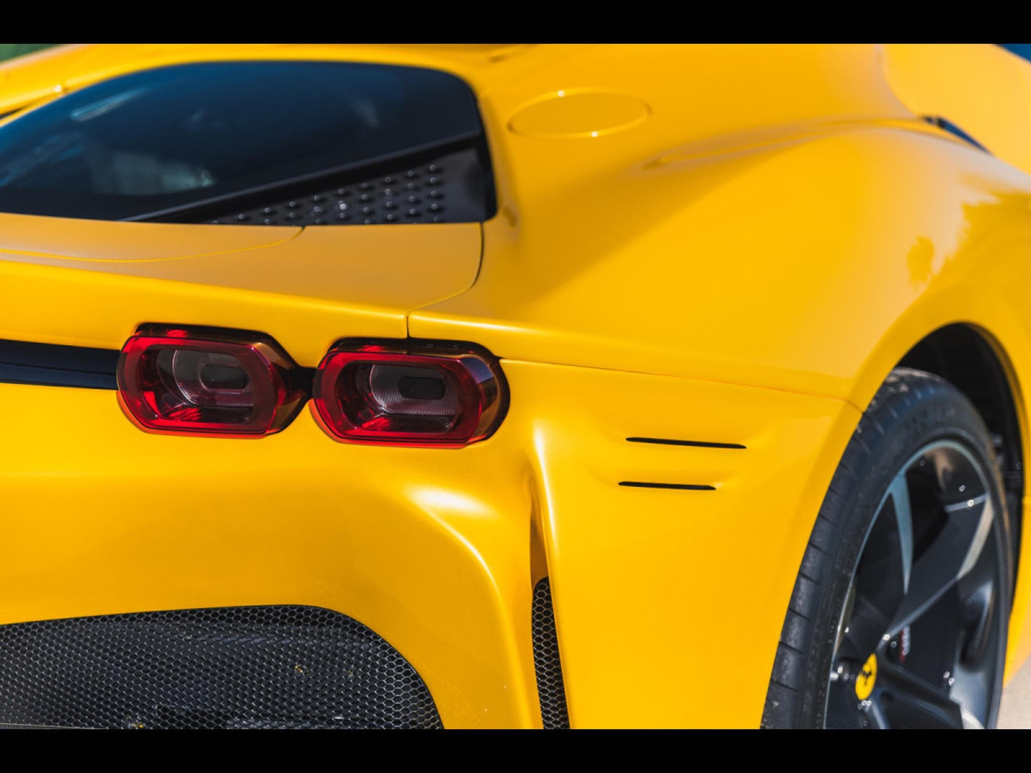 Ferrari SF90 STRADALE GIALLO 3 STRATO CARBONE BLEU (2022) - Photo 22