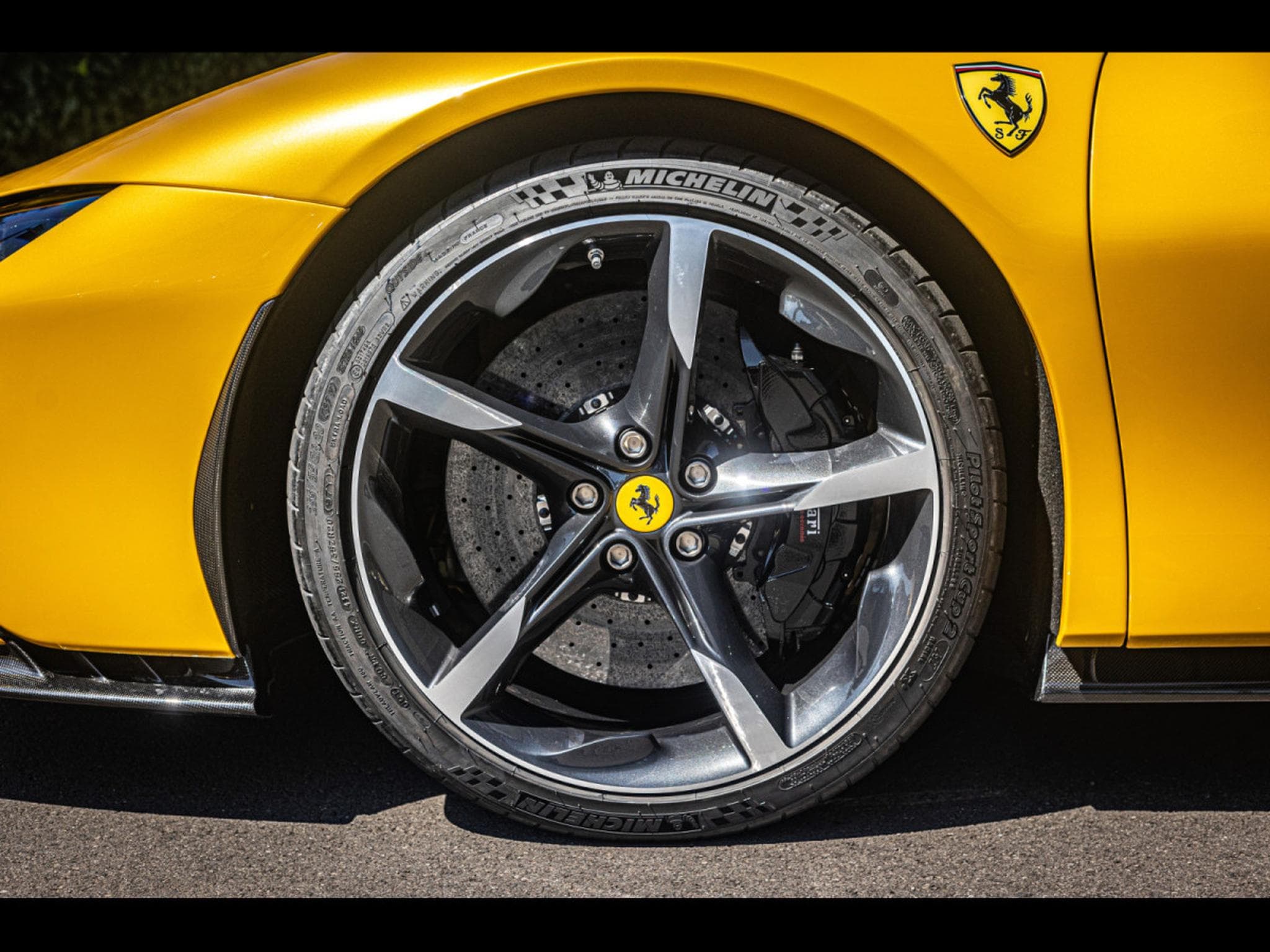 Ferrari SF90 STRADALE GIALLO 3 STRATO CARBONE BLEU (2022) - Photo 8