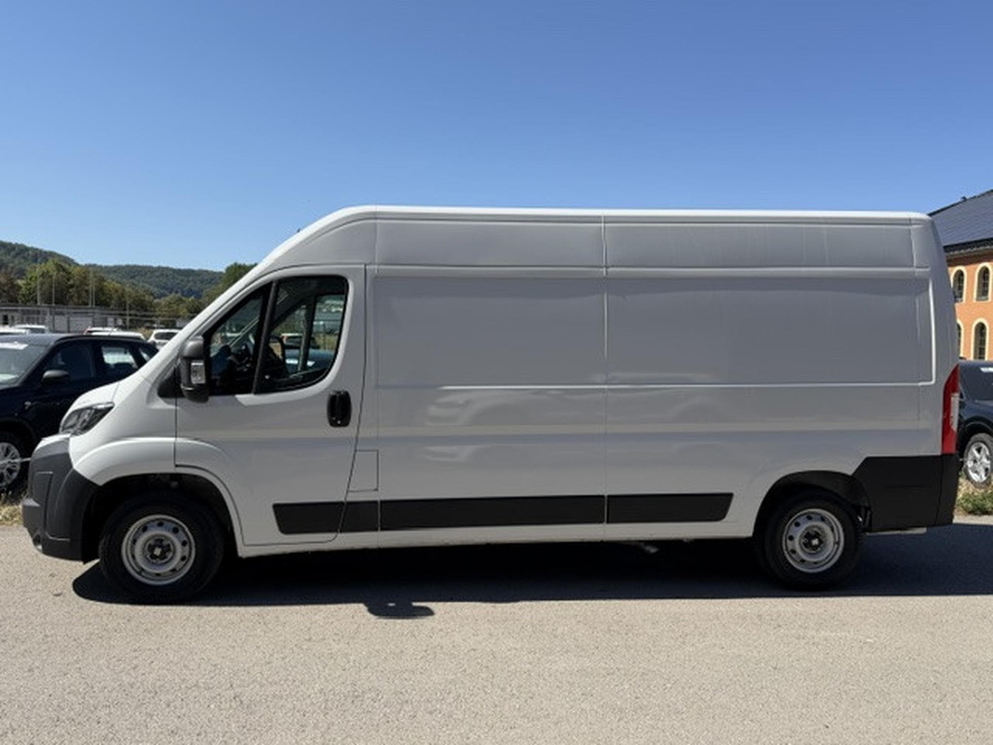 Fiat Ducato 2.2 MultiJet 140 Fourgon Pack L3H2 (2024) - Foto 2