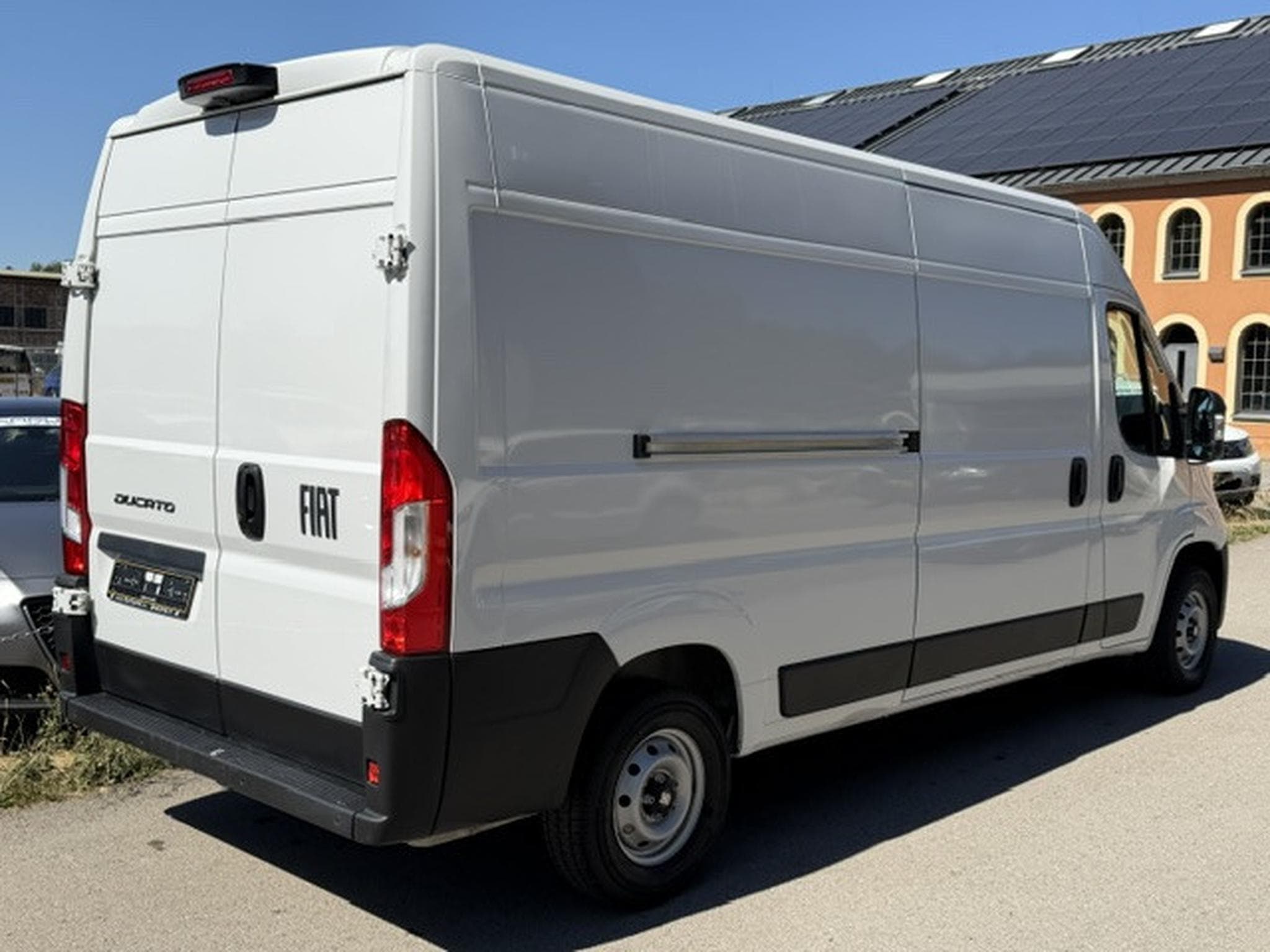 Fiat Ducato 2.2 MultiJet 140 Fourgon Pack L3H2 (2024) - Foto 3
