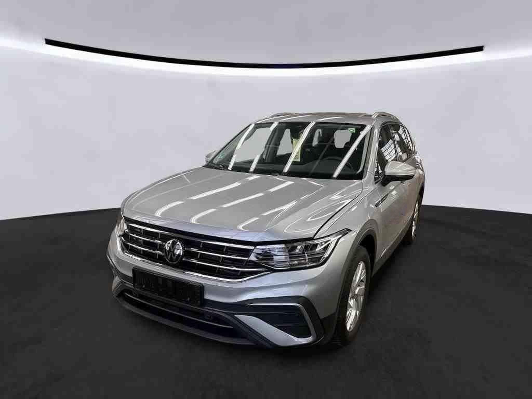VW Tiguan Life 1.5 TSI 150 CV DSG7 *7 PLACES *ATTELAGE* *HAYON* (2025) - Foto 2