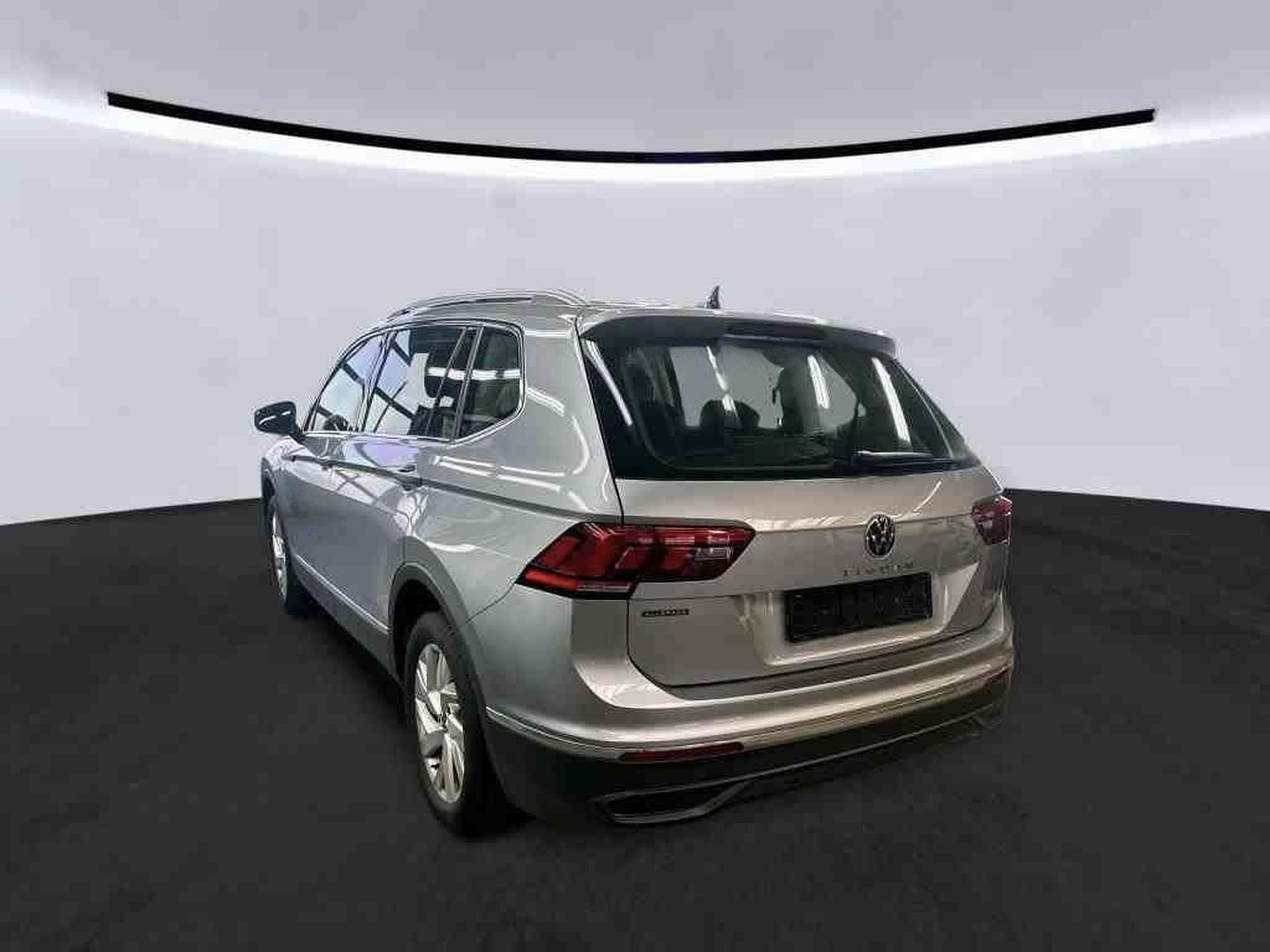 VW Tiguan Life 1.5 TSI 150 CV DSG7 *7 PLACES *ATTELAGE* *HAYON* (2025) - Foto 3