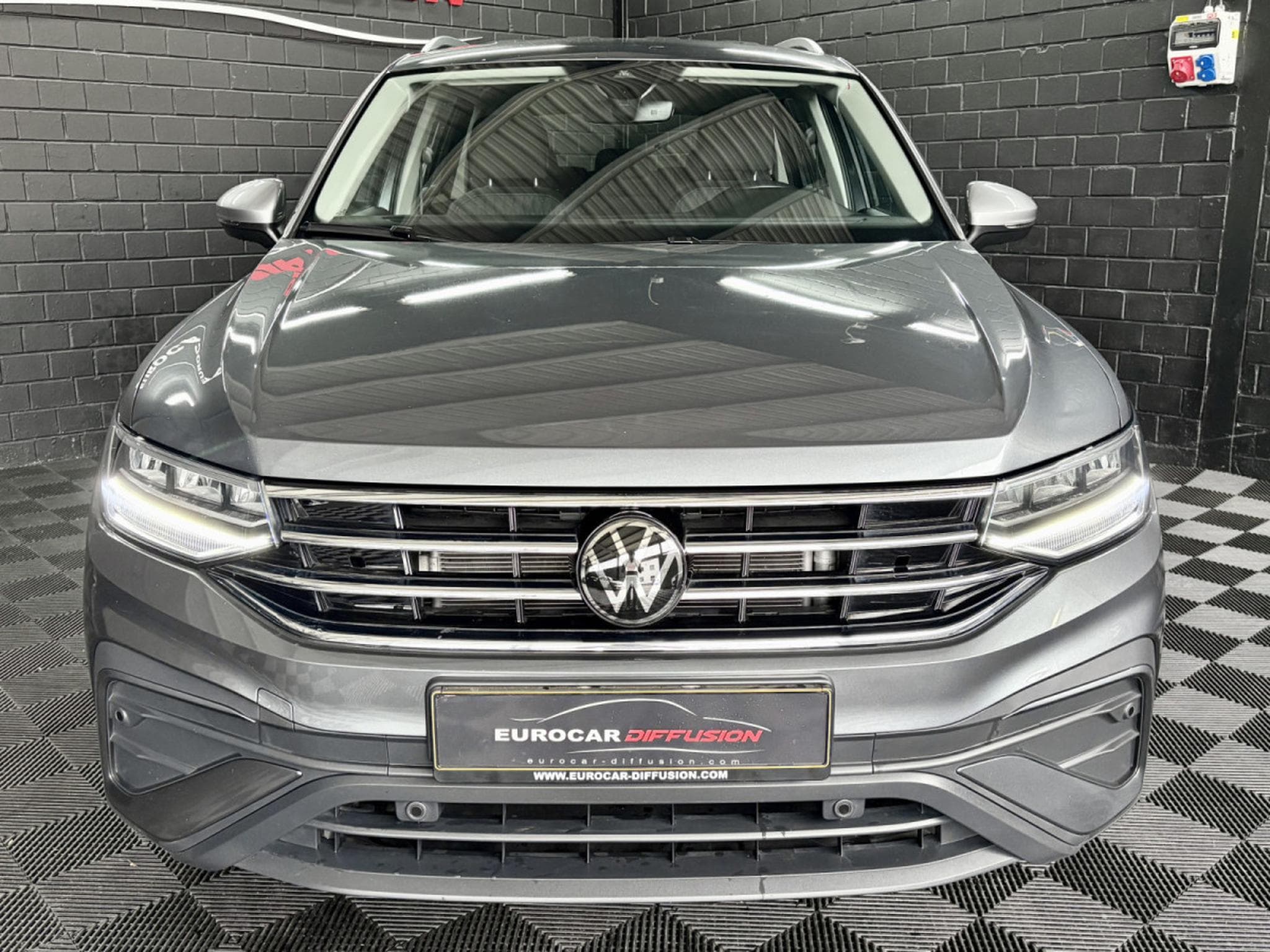 VW Tiguan Life 1.5 TSI 150 CV DSG7 *7 PLACES *ATTELAGE* *HAYON* (2025) - Foto 4