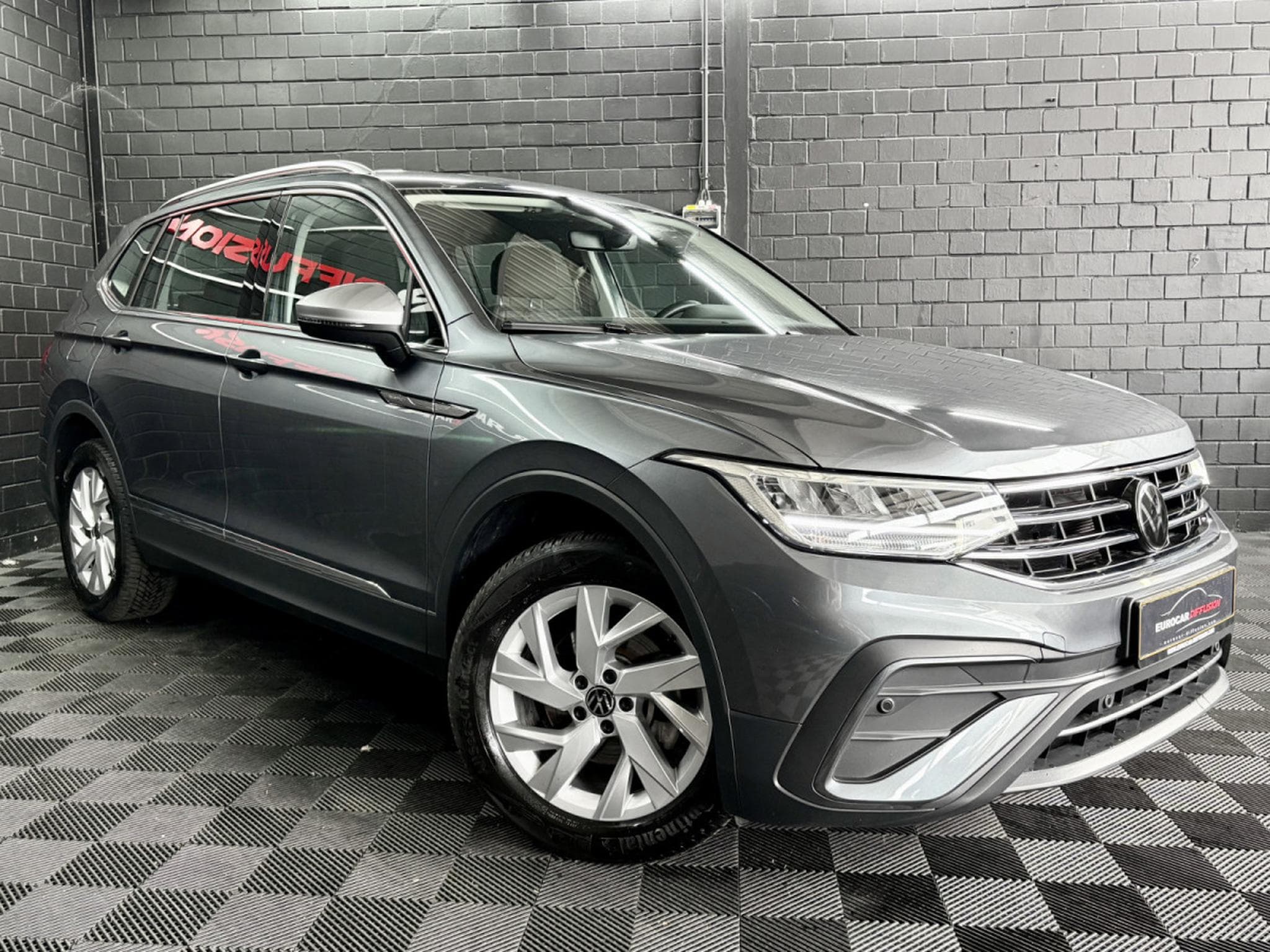 VW Tiguan Life 1.5 TSI 150 CV DSG7 *7 PLACES *ATTELAGE* *HAYON* (2025) - Foto 5