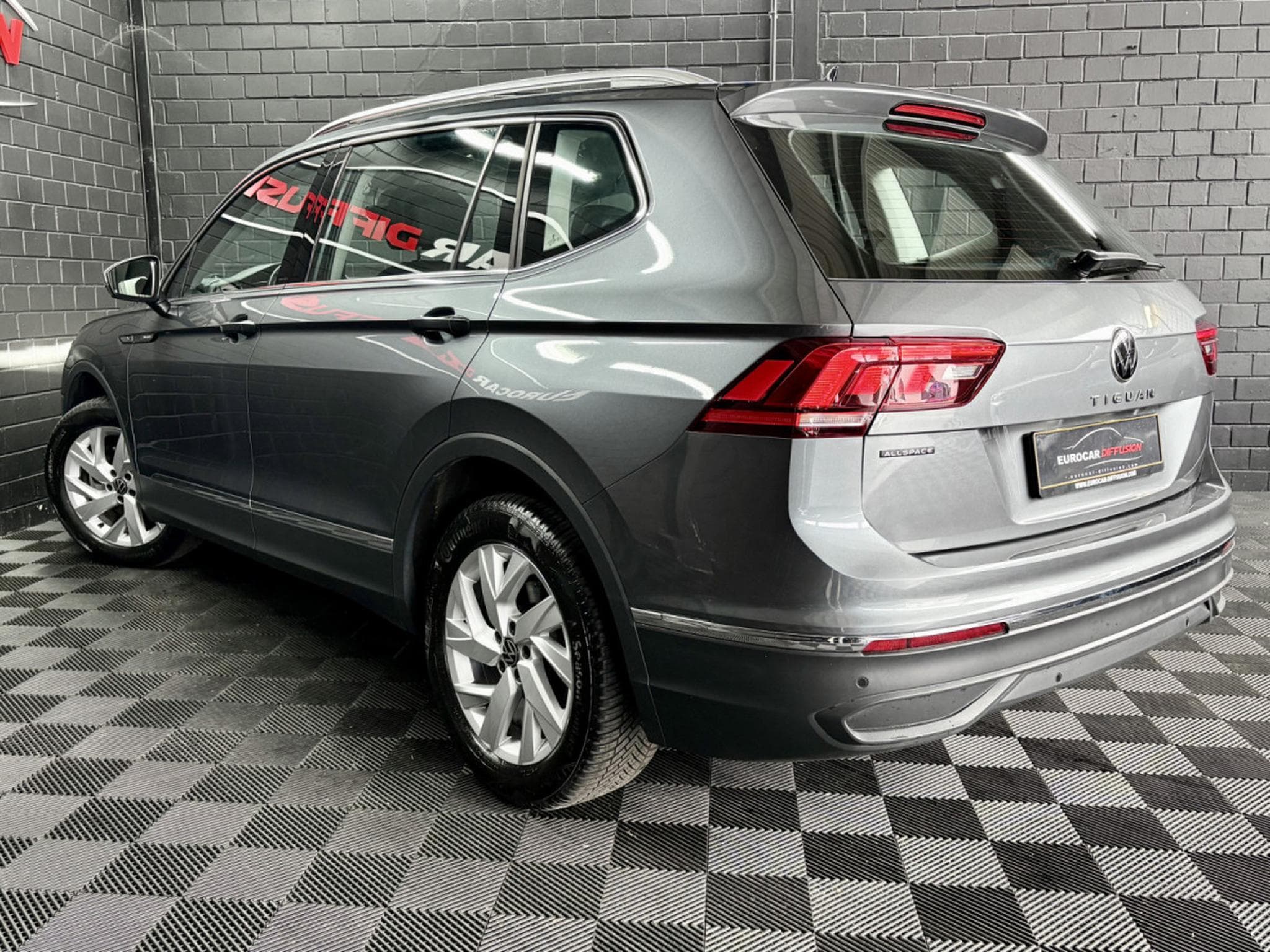 VW Tiguan Life 1.5 TSI 150 CV DSG7 *7 PLACES *ATTELAGE* *HAYON* (2025) - Foto 6