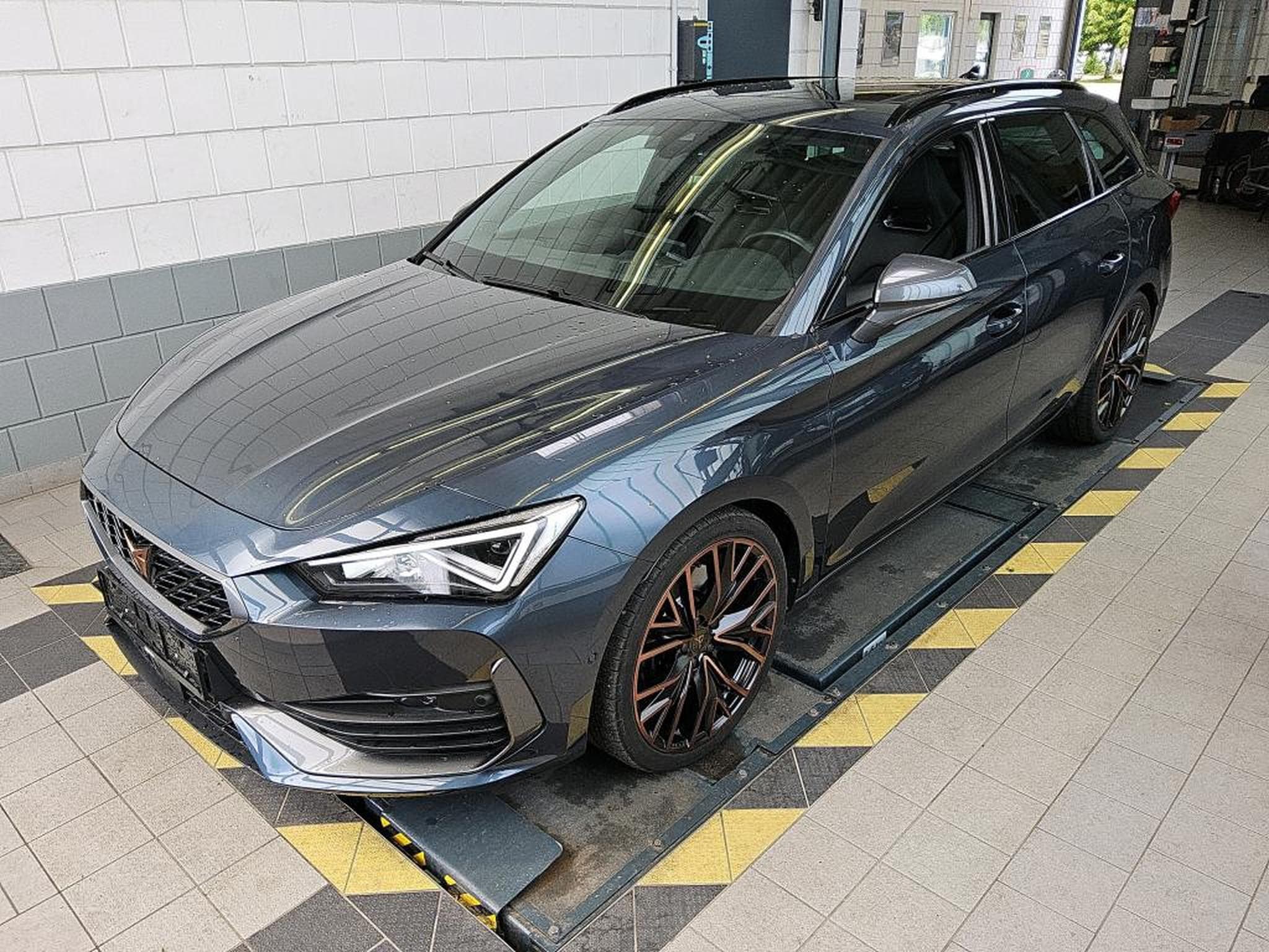 Cupra Leon ST 2.0 TSI 300CV *PANO* *BEATS* *VISION+* *VSS* (2024) - Foto 1