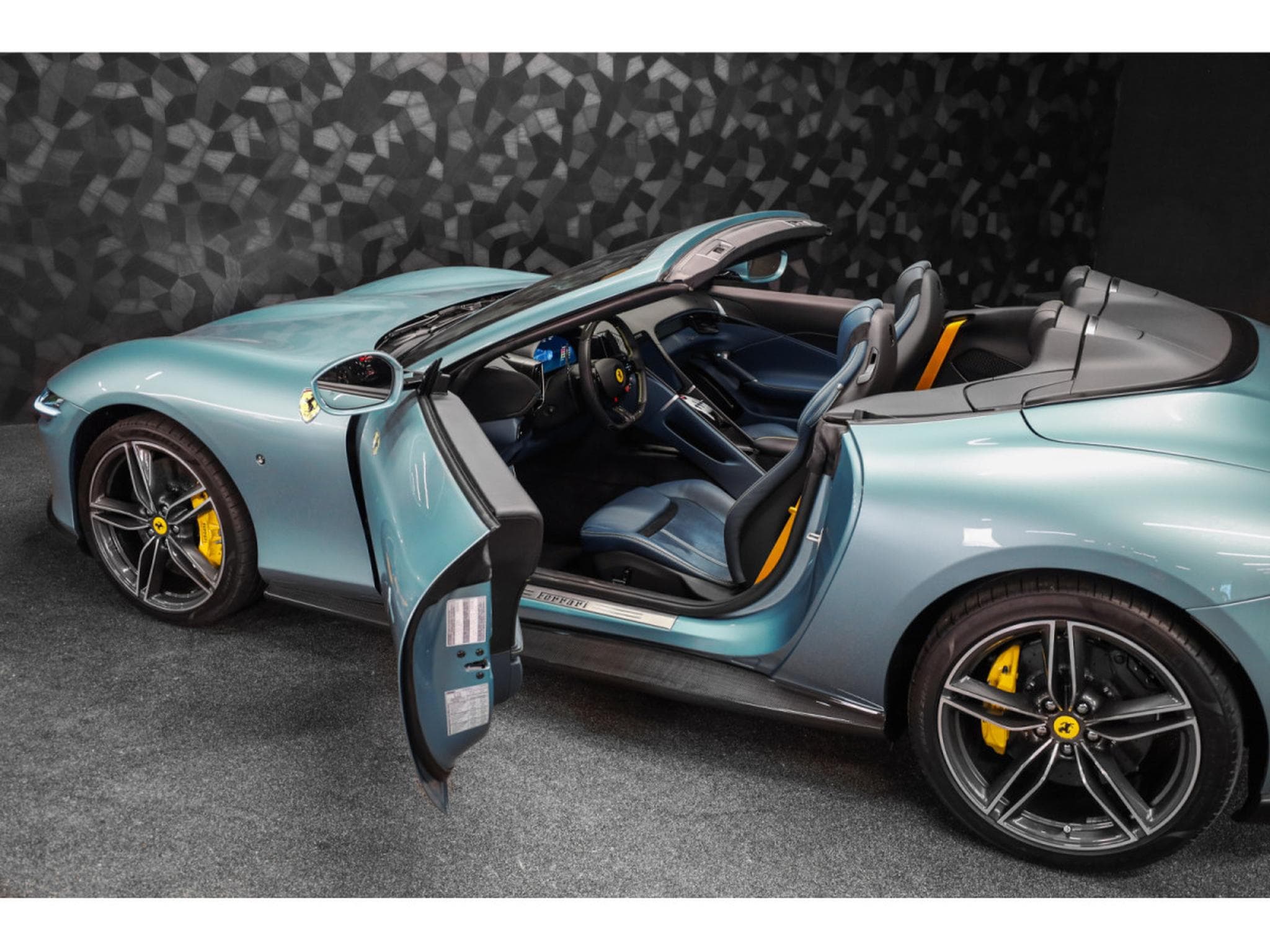 Ferrari Roma 3.9 V8 Spider - CELESTE TREVI SPECIAL COLOURS (2025) - Photo 15