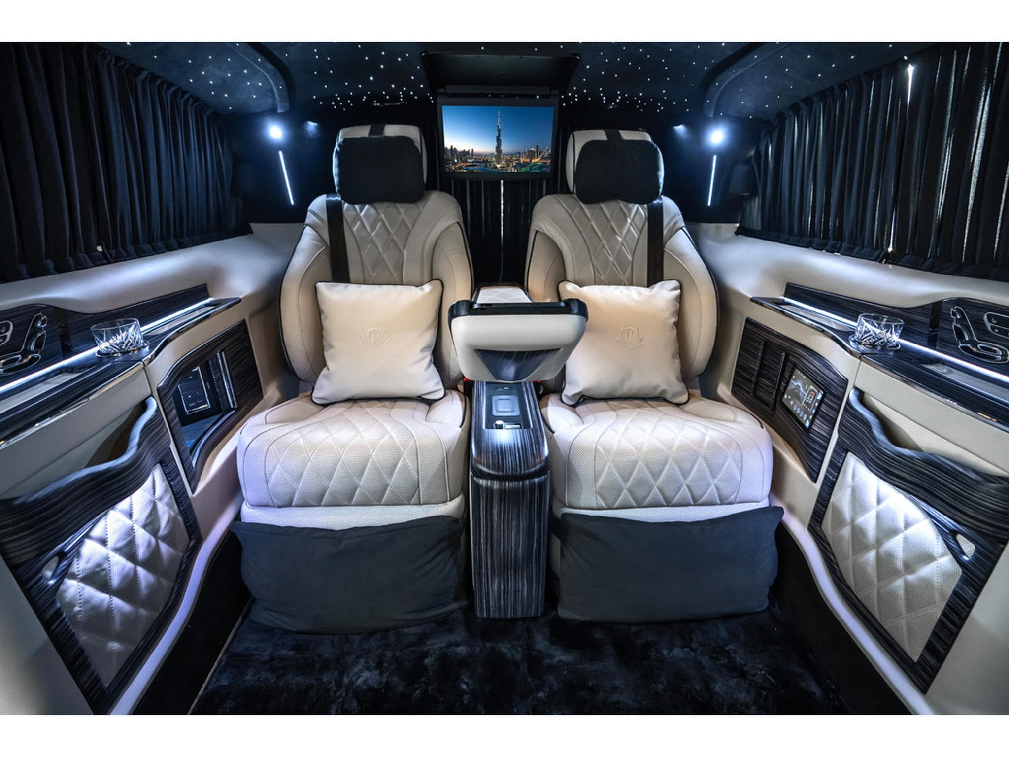 Mercedes V 300 V300 D VIP EXTRA LANG L3/ STOCK/**FULL** (2024) - Photo 10