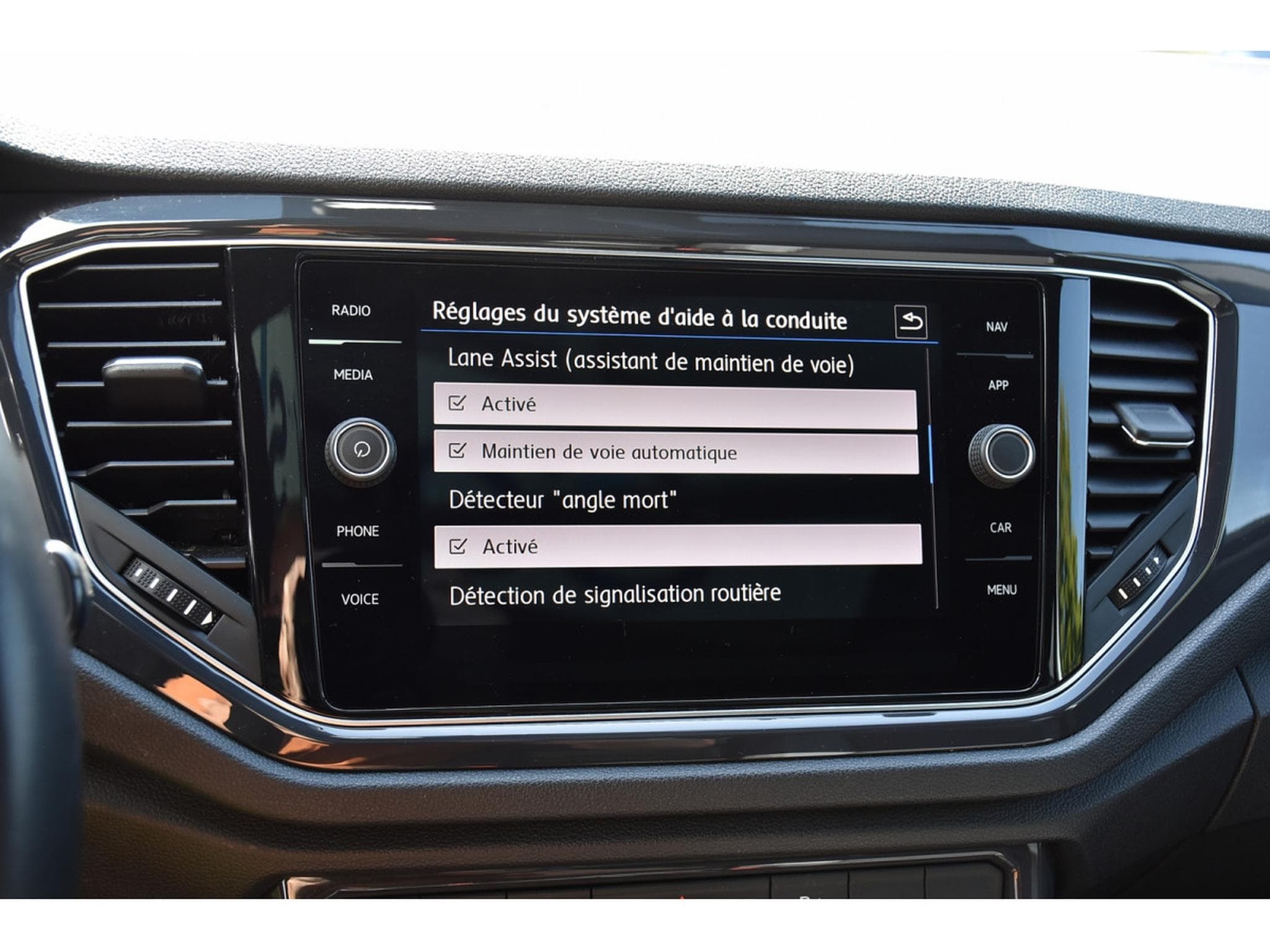 VW T-Roc 2.0 TDI 4Motion R-Line DSG PANO LANE SIDE ATT RMQ 1° MAIN (2019) - Photo 16