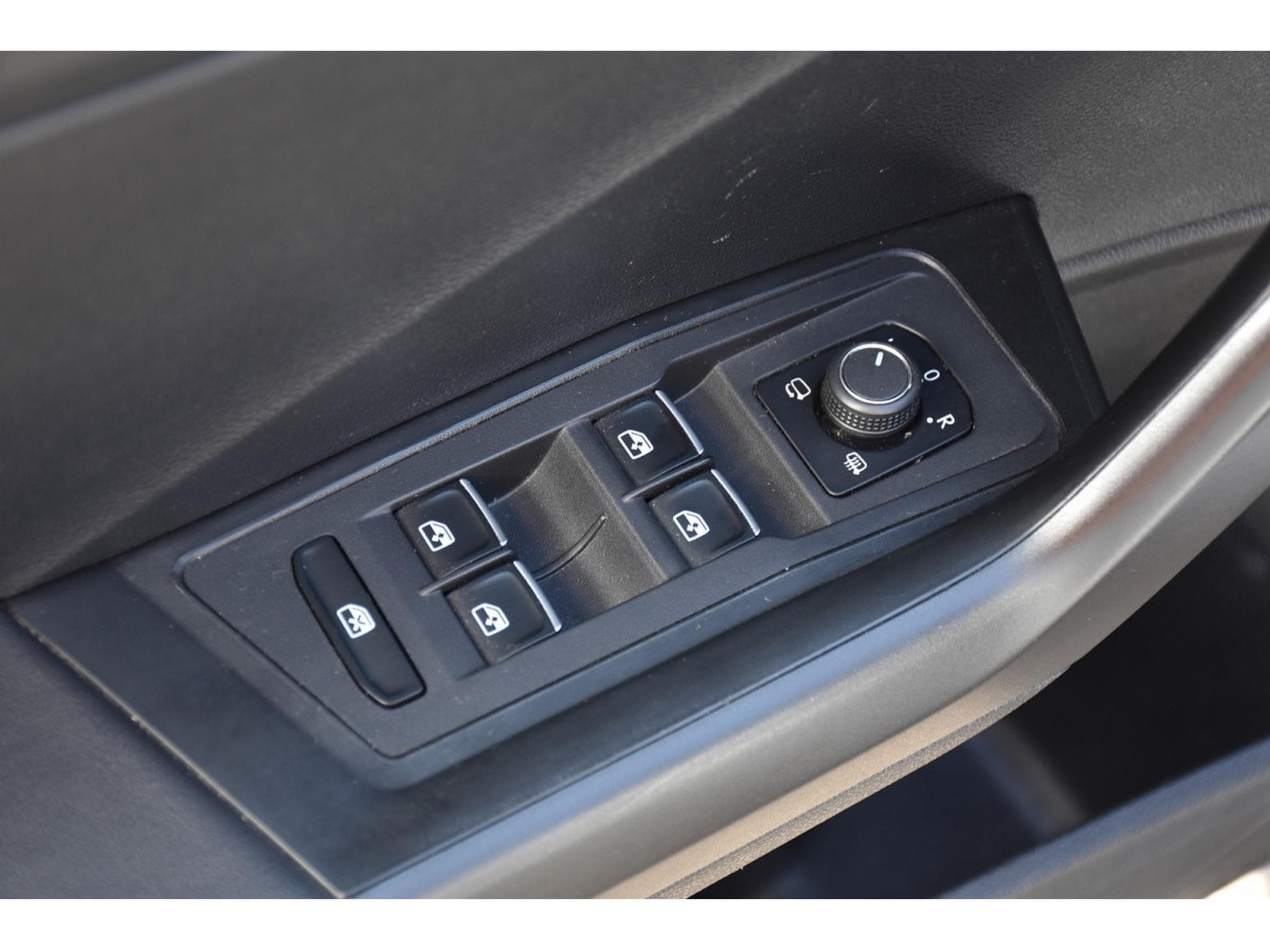 VW T-Roc 2.0 TDI 4Motion R-Line DSG PANO LANE SIDE ATT RMQ 1° MAIN (2019) - Photo 24