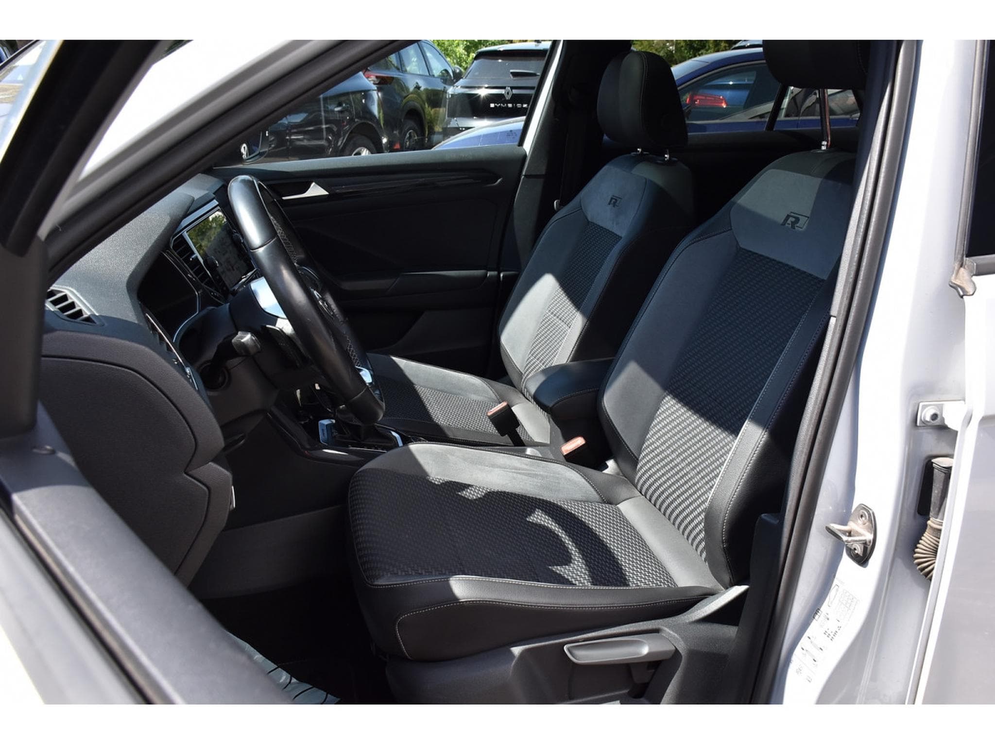 VW T-Roc 2.0 TDI 4Motion R-Line DSG PANO LANE SIDE ATT RMQ 1° MAIN (2019) - Photo 6