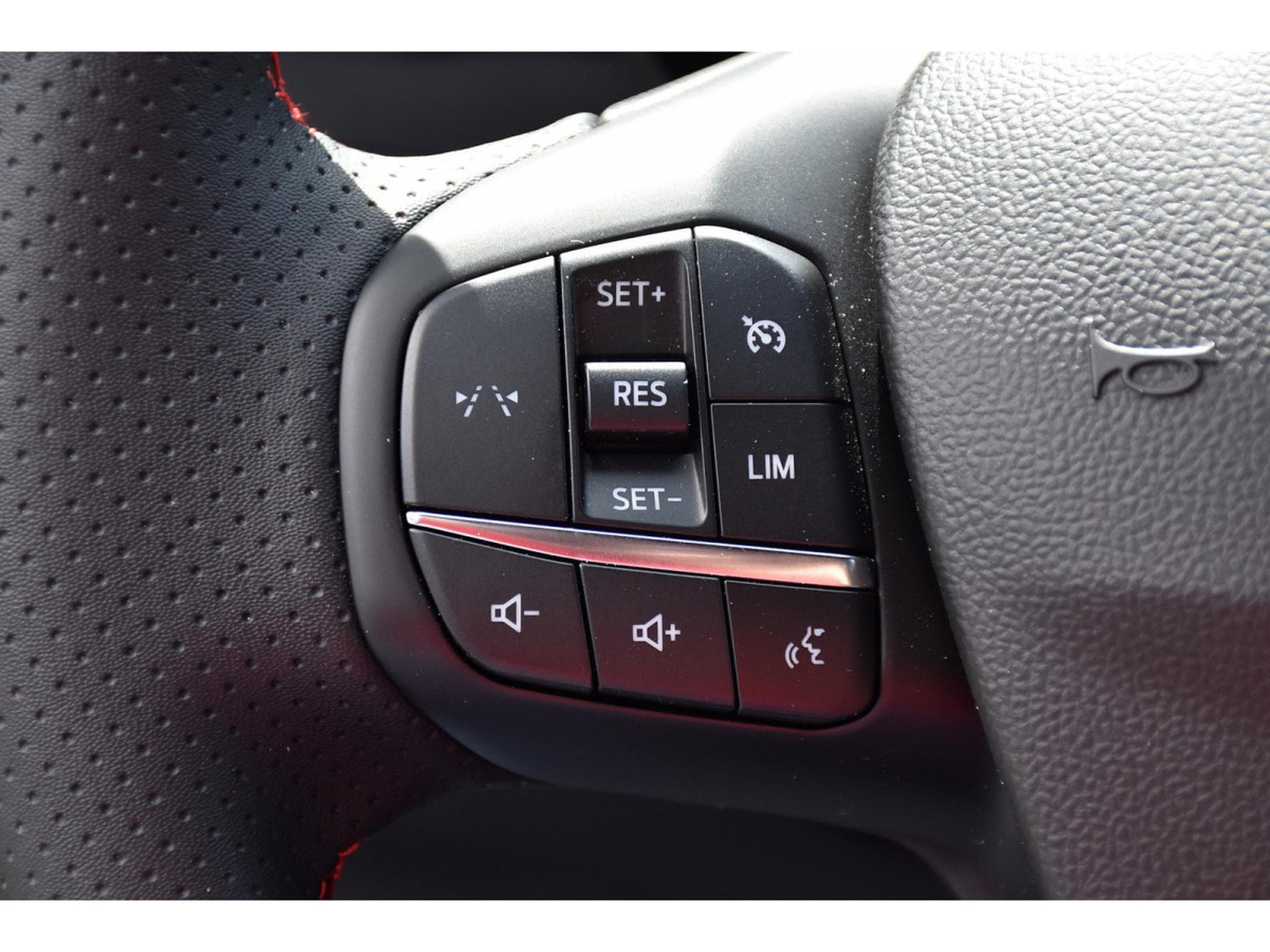 Ford Kuga 1.5 EcoBoost ST-Line Auto. PACK HIVER GPS LANE CAM NEUF (2025) - Photo 19