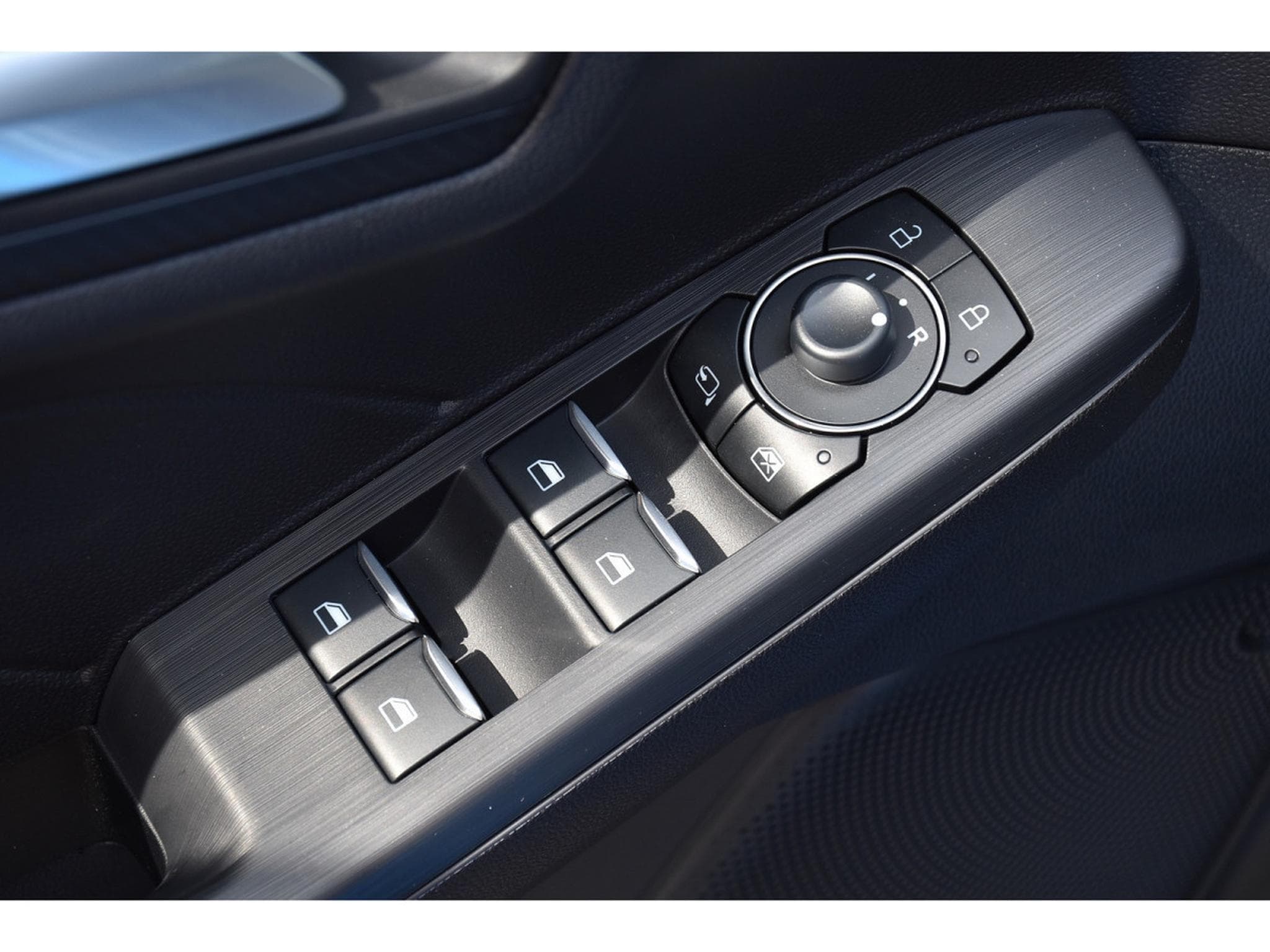 Ford Kuga 1.5 EcoBoost ST-Line Auto. PACK HIVER GPS LANE CAM NEUF (2025) - Photo 22