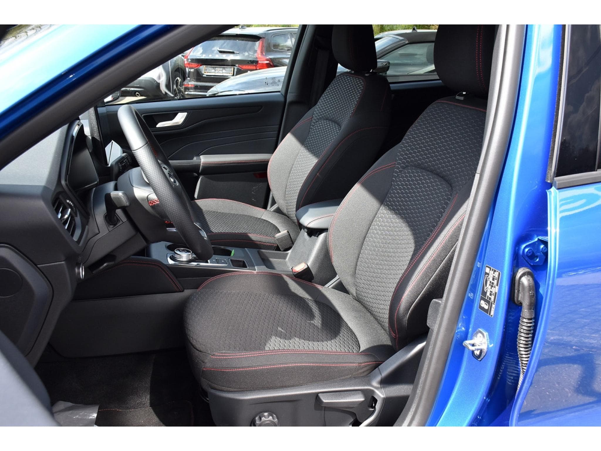 Ford Kuga 1.5 EcoBoost ST-Line Auto. PACK HIVER GPS LANE CAM NEUF (2025) - Photo 6