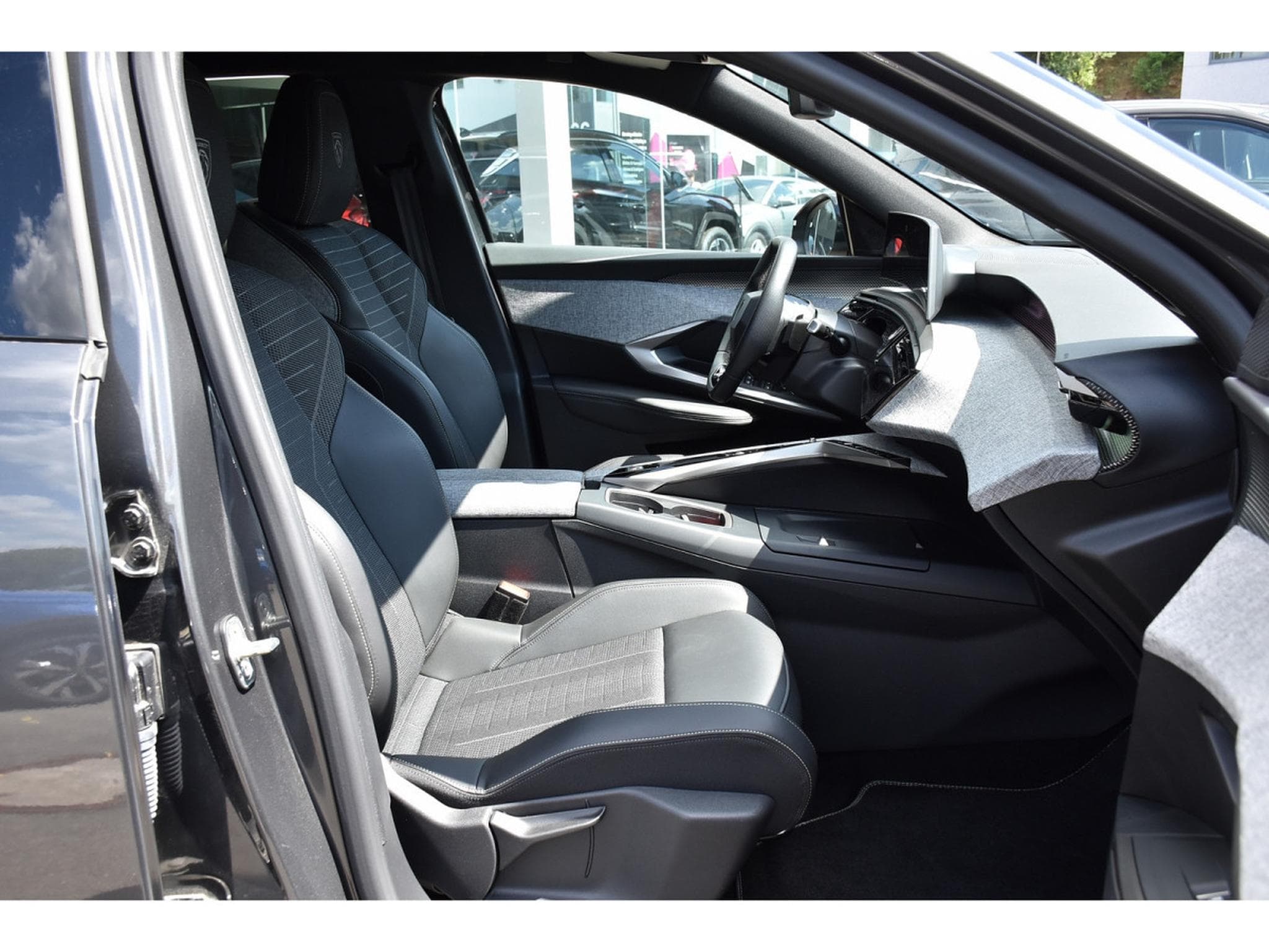 Peugeot 3008 1.2 Hybrid 145 e-DCS6 GT ACC CAM 360 1° MAIN (2025) - Photo 7