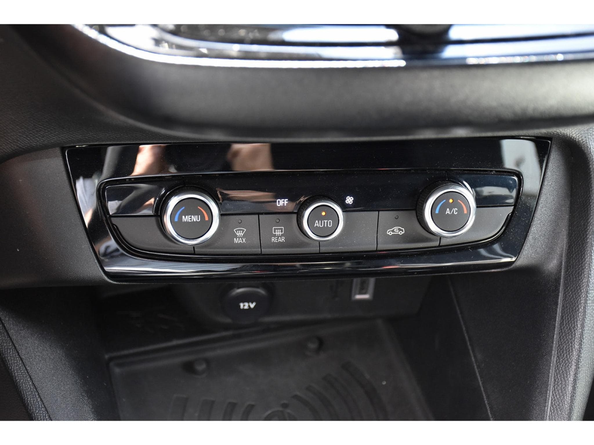 Opel Corsa 1.2 Turbo GS REGUL LANE SIDE GPS CAM KEYLESS 1° MAIN (2025) - Photo 20