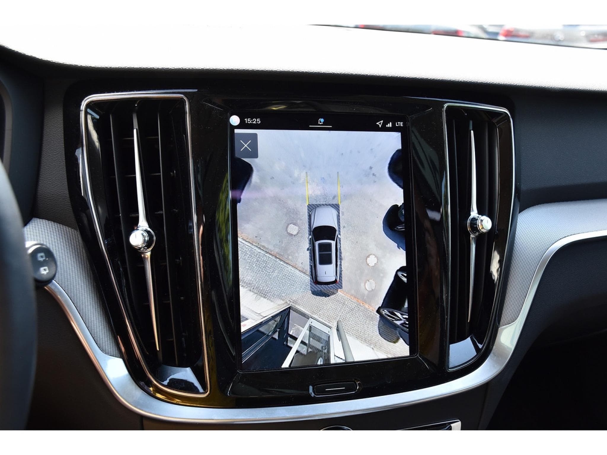 Volvo V60 2.0 B4 Plus Dark Geartronic PANO CUIR MEMO CAM360 HARMAN 1°M (2025) - Photo 14