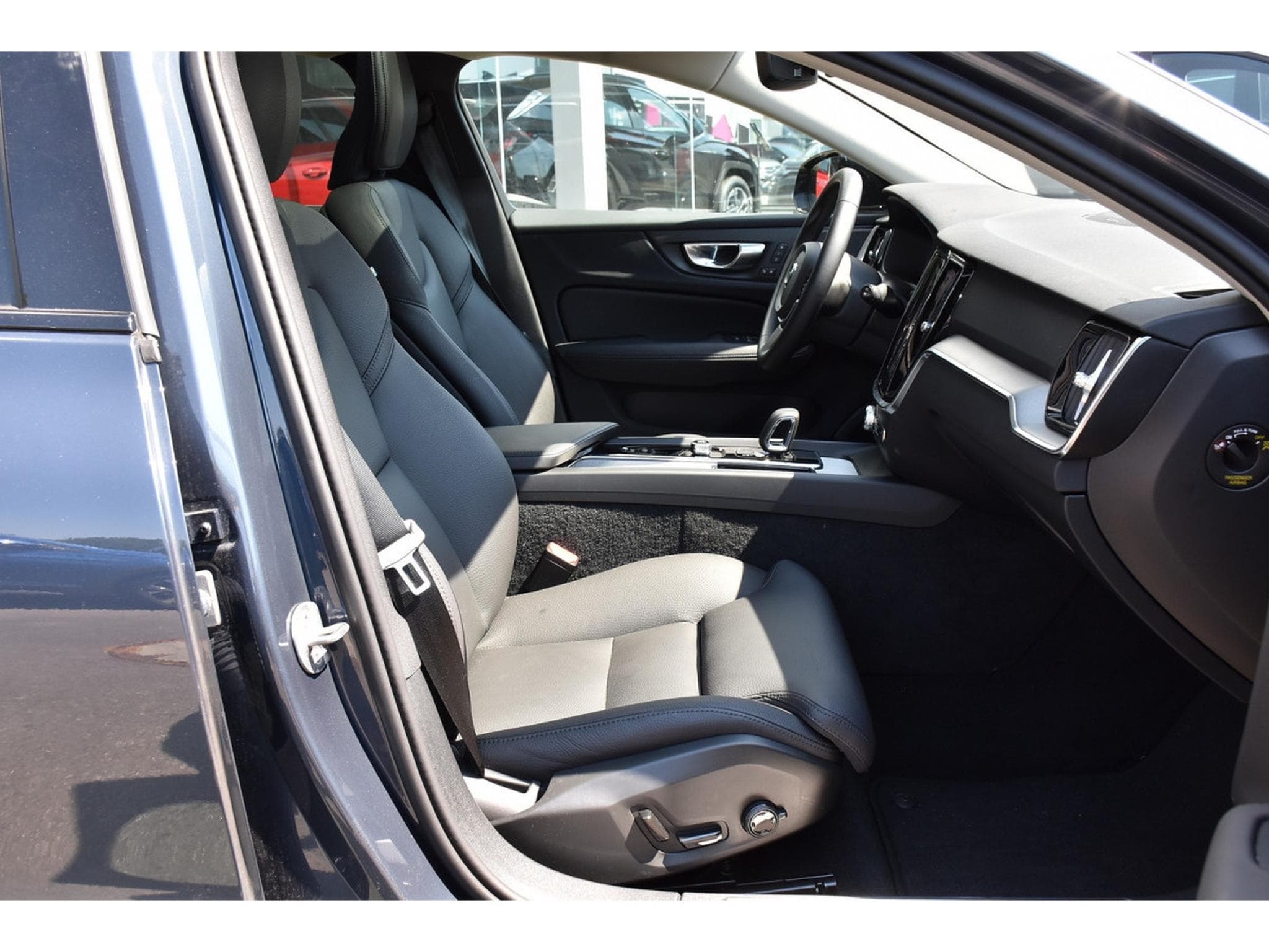Volvo V60 2.0 B4 Plus Dark Geartronic PANO CUIR MEMO CAM360 HARMAN 1°M (2025) - Photo 7