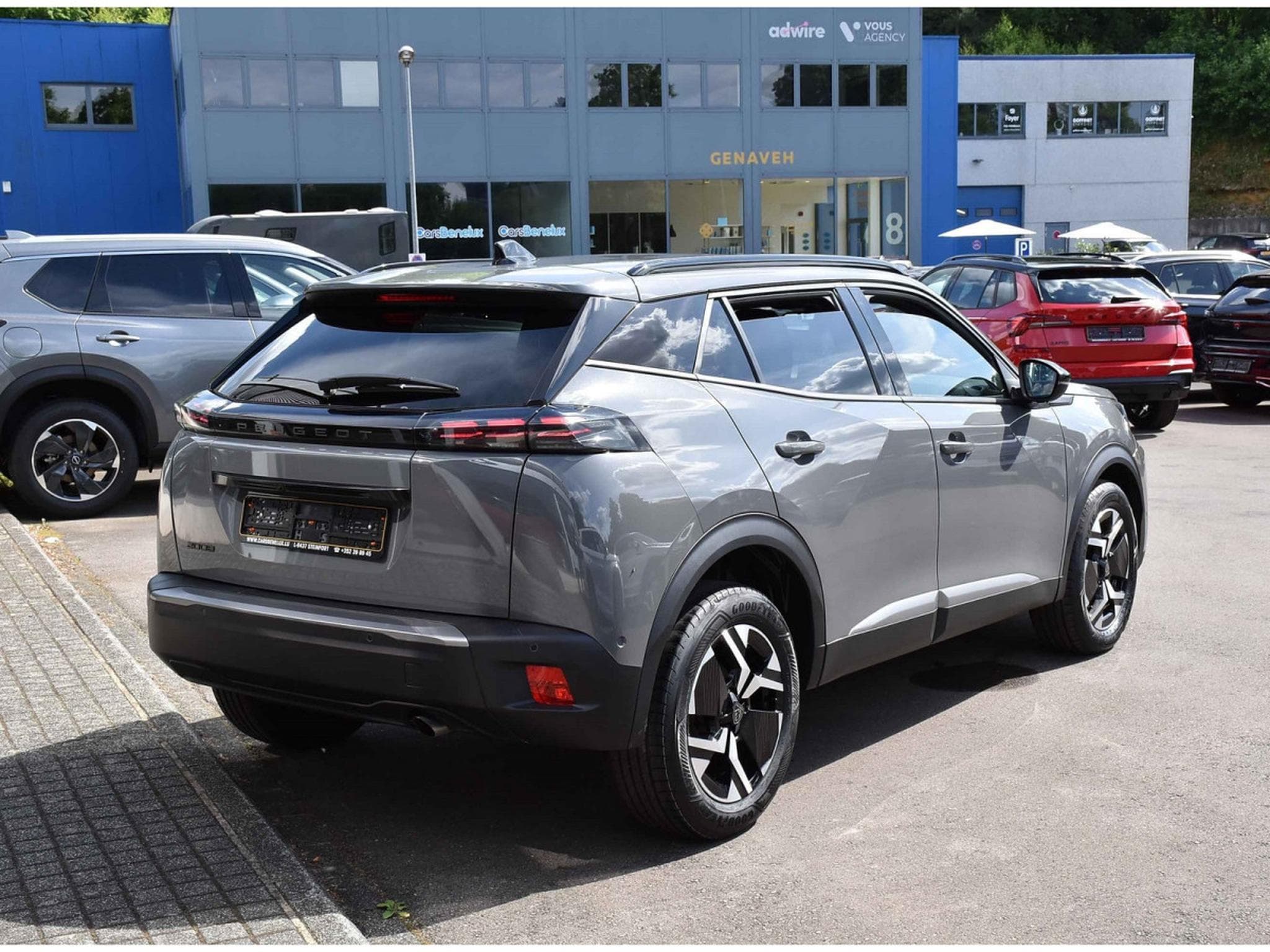 Peugeot 2008 1.2 PureTech Allure ACC GPS LANE SIDE REGUL CAM 360 1° MAIN (2025) - Photo 4