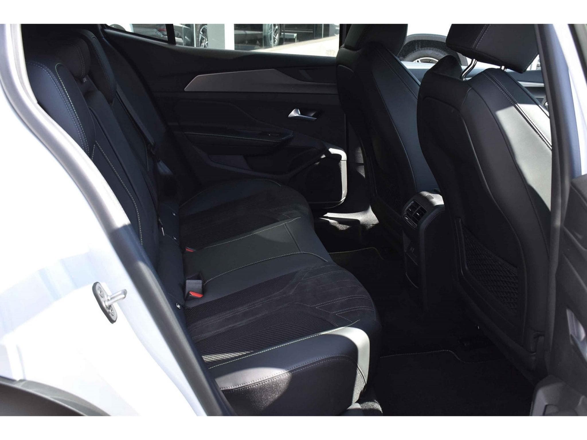 Peugeot 408 1.2 Hybrid 145 e-DCS6 GT MEMO SG MASS CAM360 1° MAIN (2025) - Photo 8