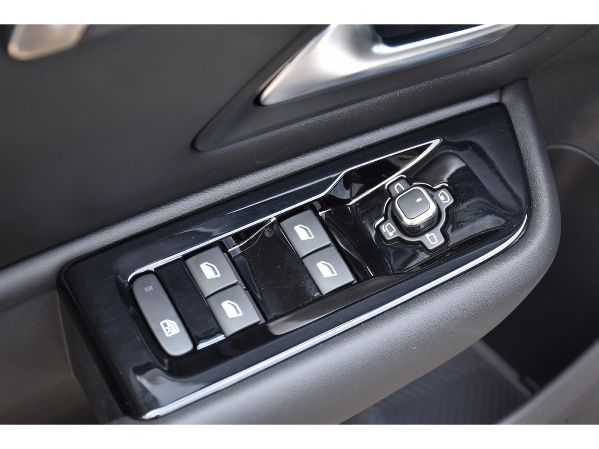 Citroën C5 X 1.2 PureTech PLUS EAT8 CUIR ACC LANE HUD CAM 1° MAIN (2024) - Photo 23