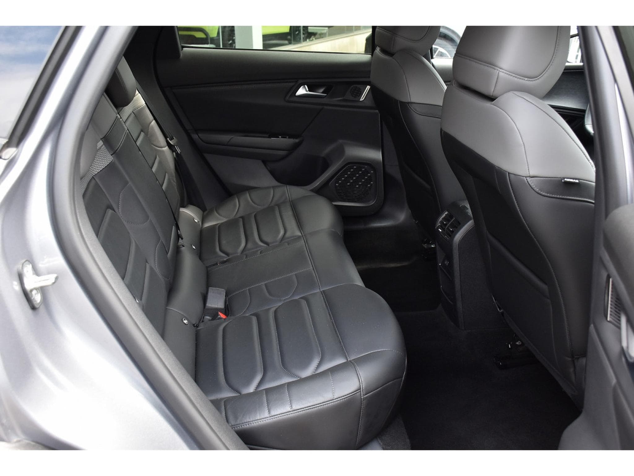 Citroën C5 X 1.2 PureTech PLUS EAT8 CUIR ACC LANE HUD CAM 1° MAIN (2024) - Photo 8