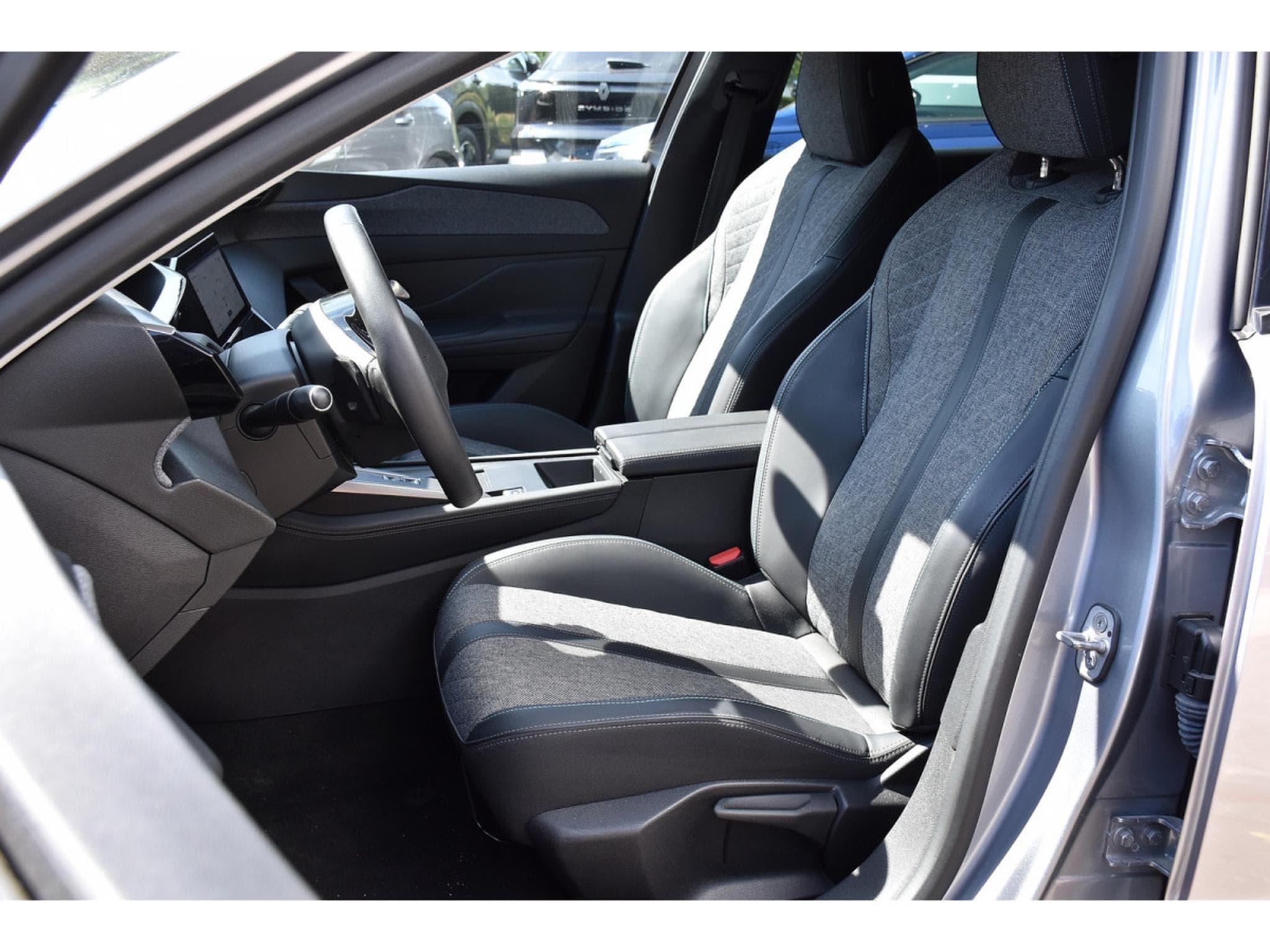 Peugeot 408 1.2 PureTech Allure EAT8 ACC LANE GPS CAM 1° MAIN (2024) - Foto 6