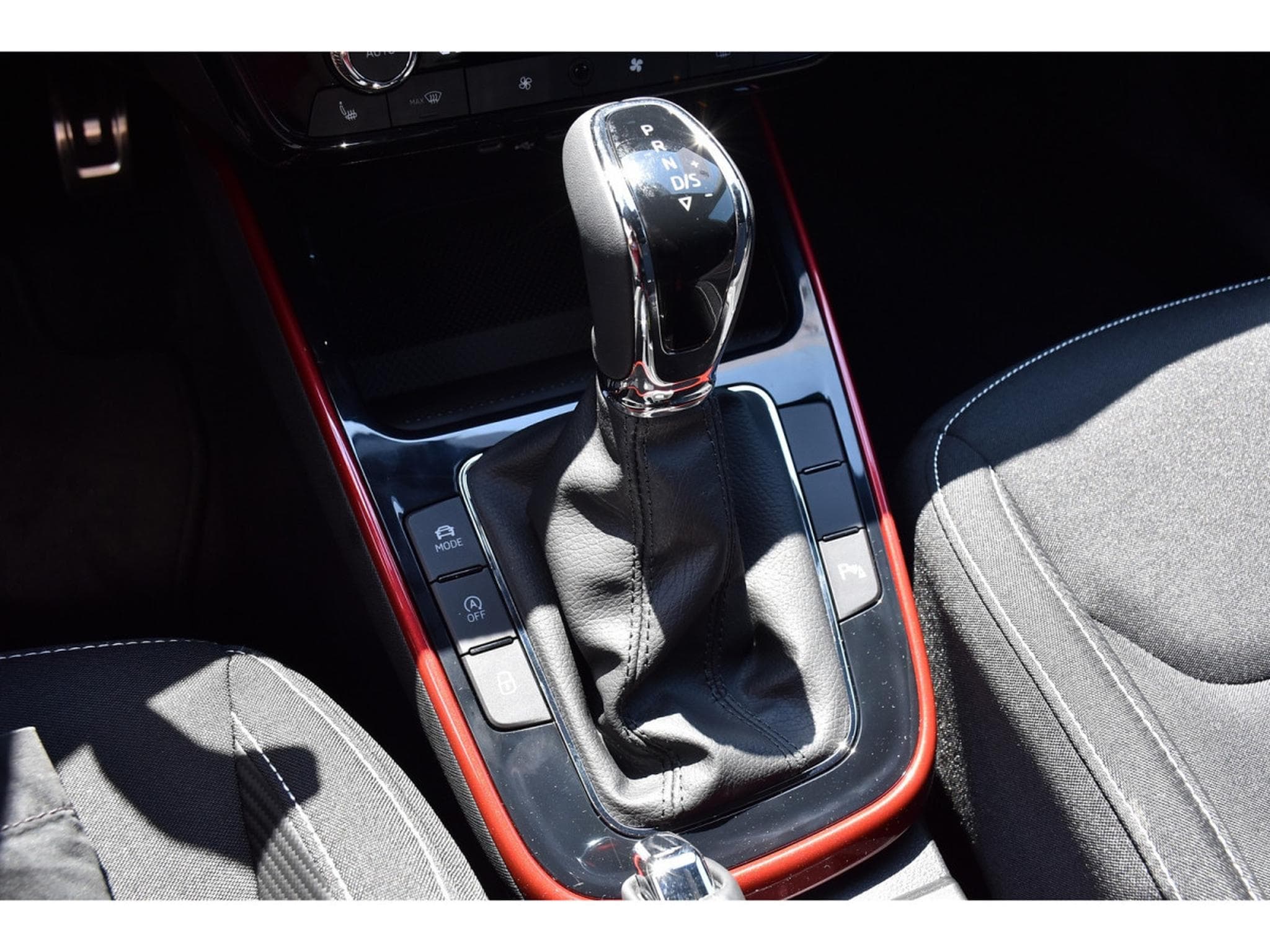 Skoda Fabia 1.0 TSI Monte Carlo DSG ACC TRAVEL CAM KESSY NEUVE (2026) - Foto 19